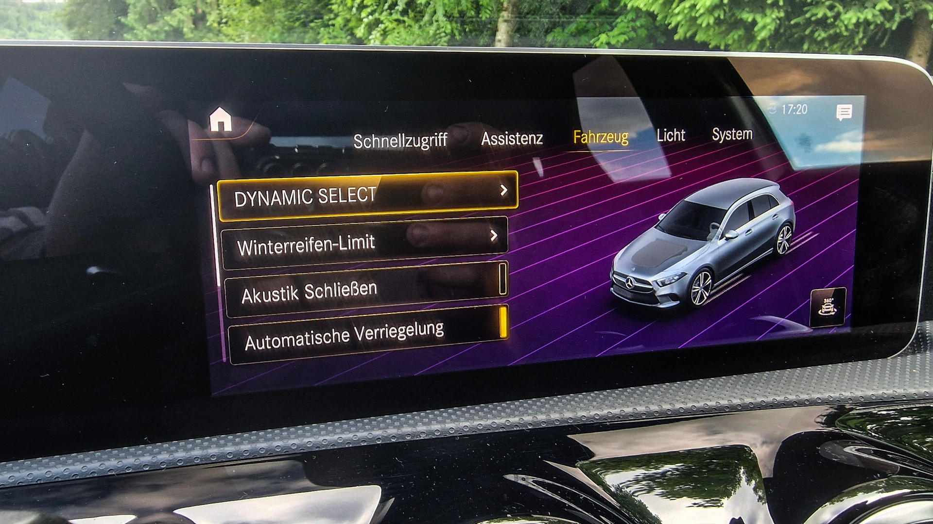 MERCEDES-BENZ A 180 d AMG Line-image-16