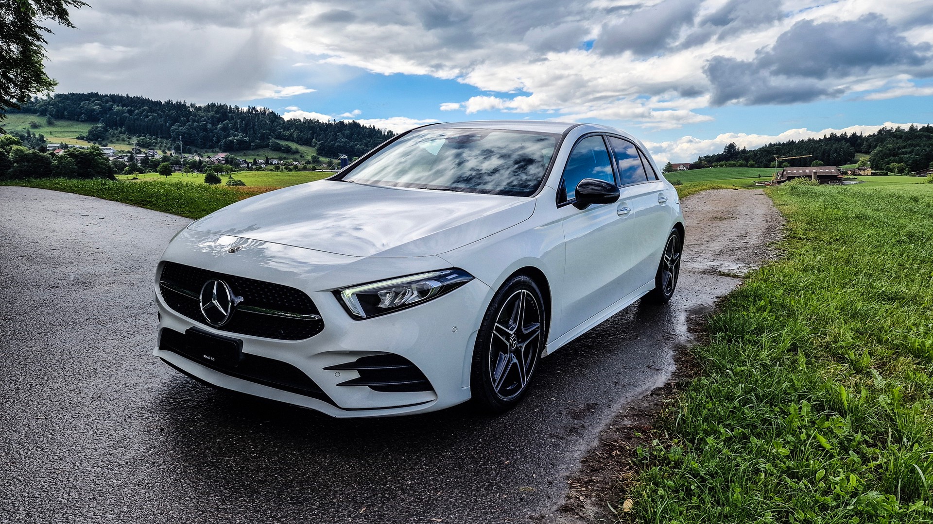 MERCEDES-BENZ A 180 d AMG Line-image-5