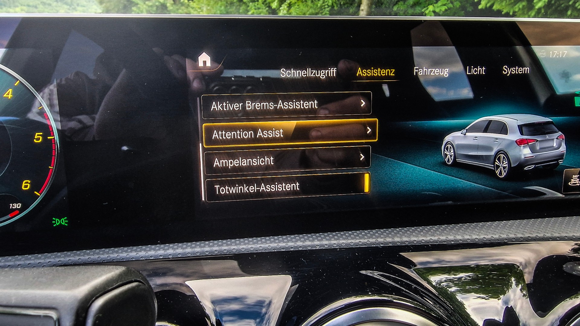 MERCEDES-BENZ A 180 d AMG Line-image-14