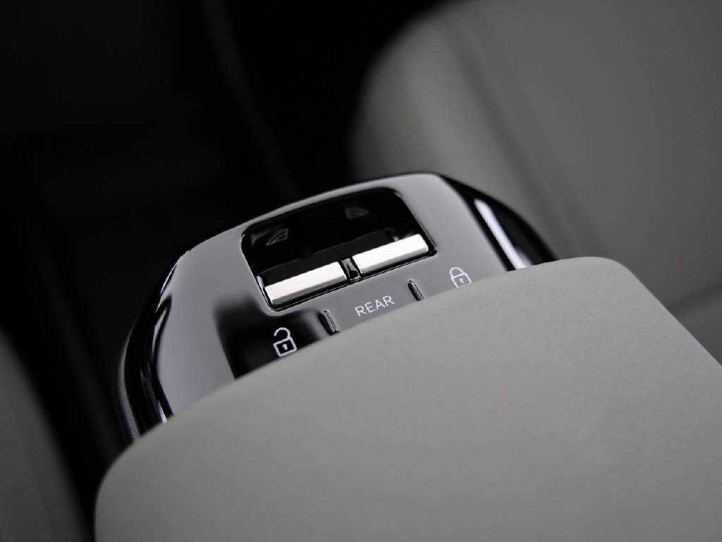 VOLVO EX 30 Cross Country P8 Ultra AWD-image-24