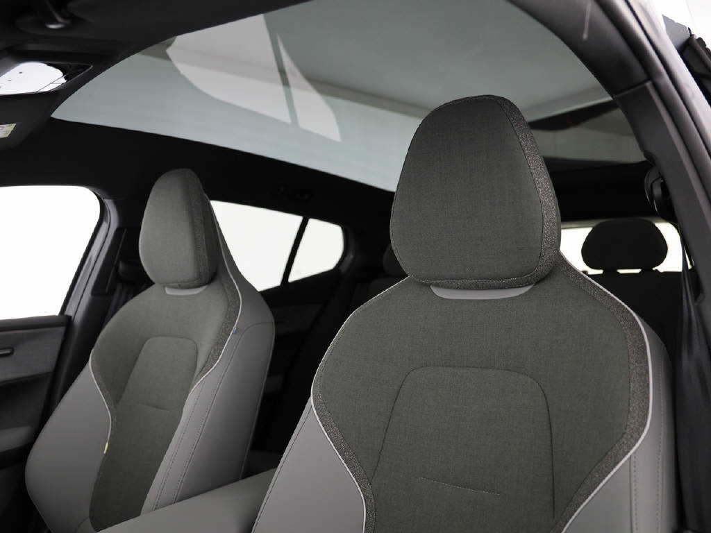 VOLVO EX 30 Cross Country P8 Ultra AWD-image-2