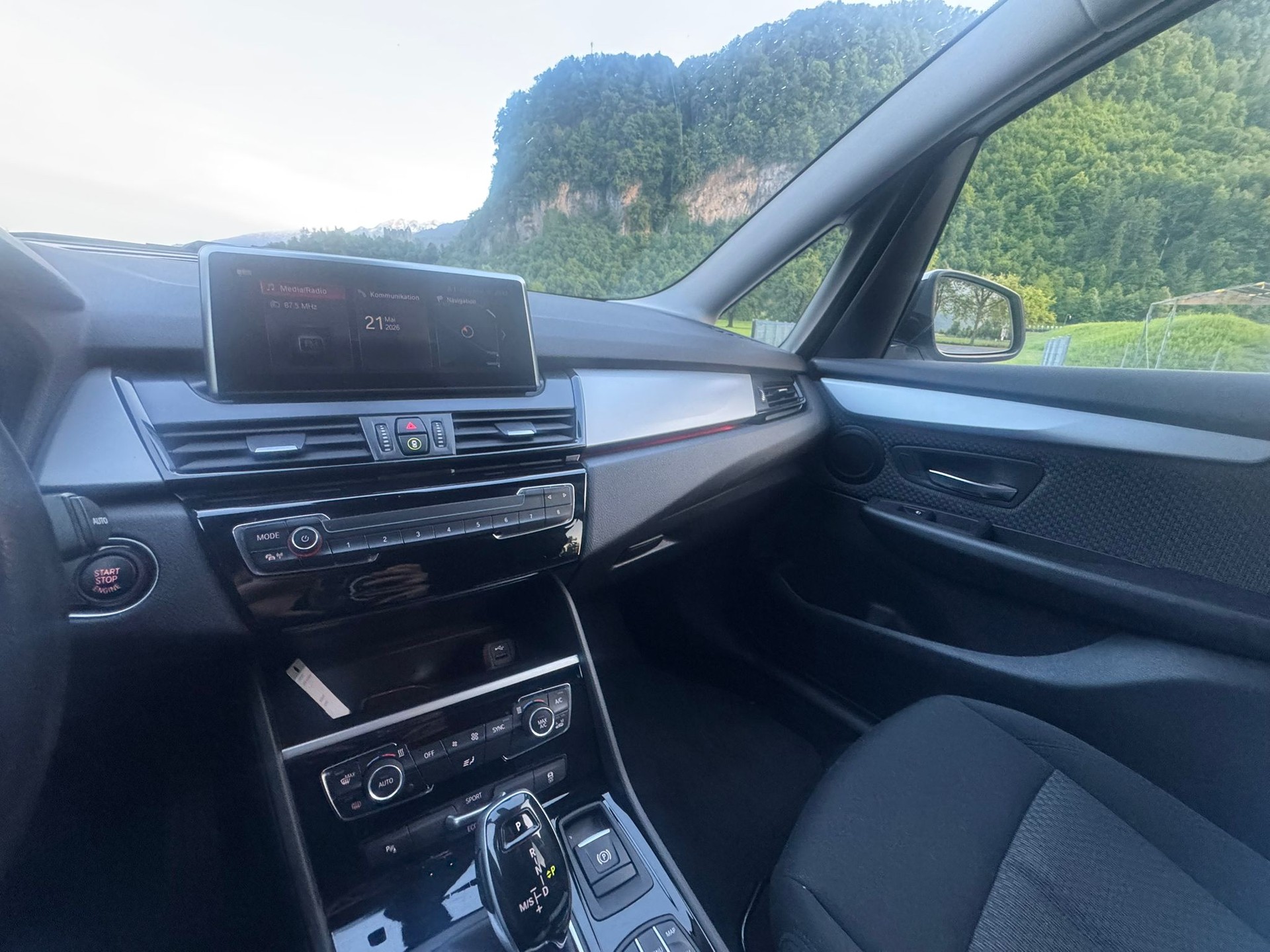 BMW 218d xDrive Gran Tourer Swiss Adv. Sport Stept.-image-23