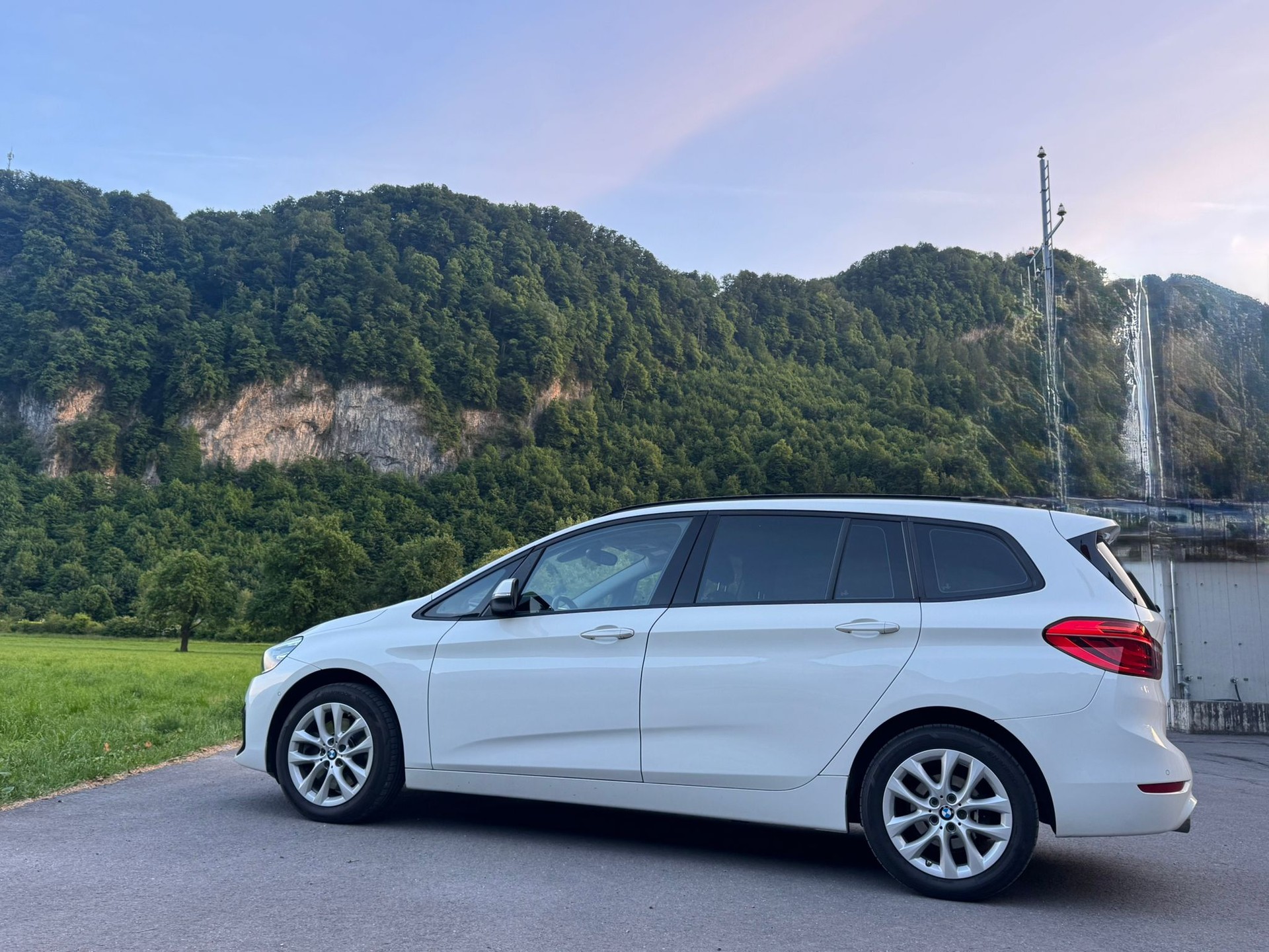 BMW 218d xDrive Gran Tourer Swiss Adv. Sport Stept.-image-5