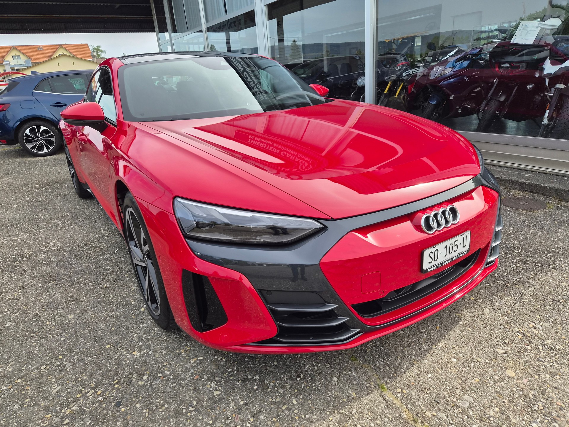AUDI e-tron GT quattro-showroom-element-1