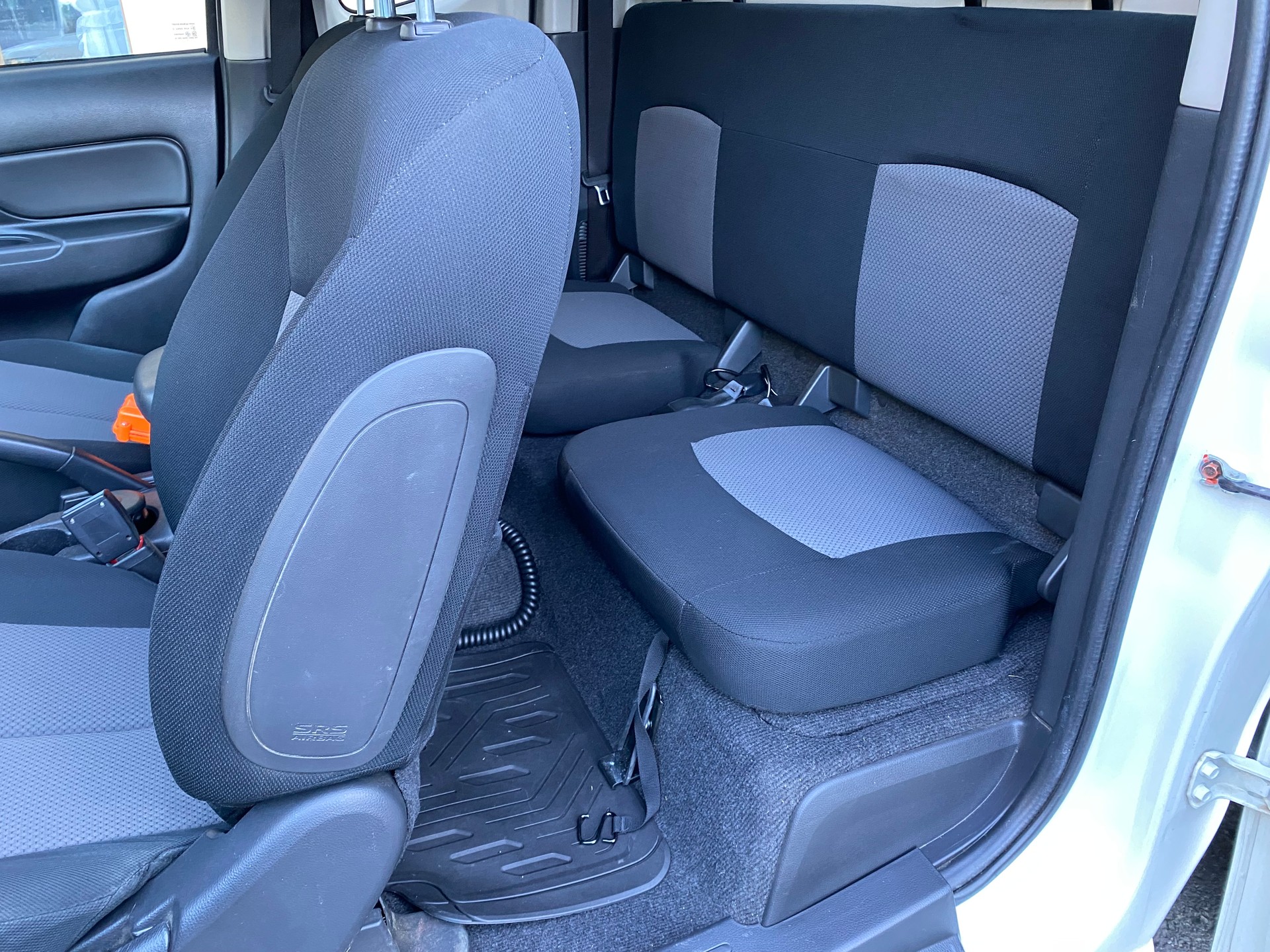 MITSUBISHI L 200 2.2 Value Club Cab-image-5