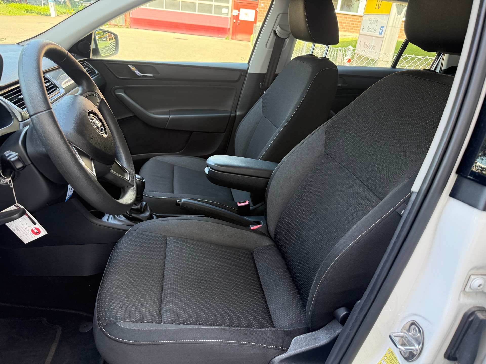 SKODA Rapid Spaceback 1.2 TSI Ambition-image-6