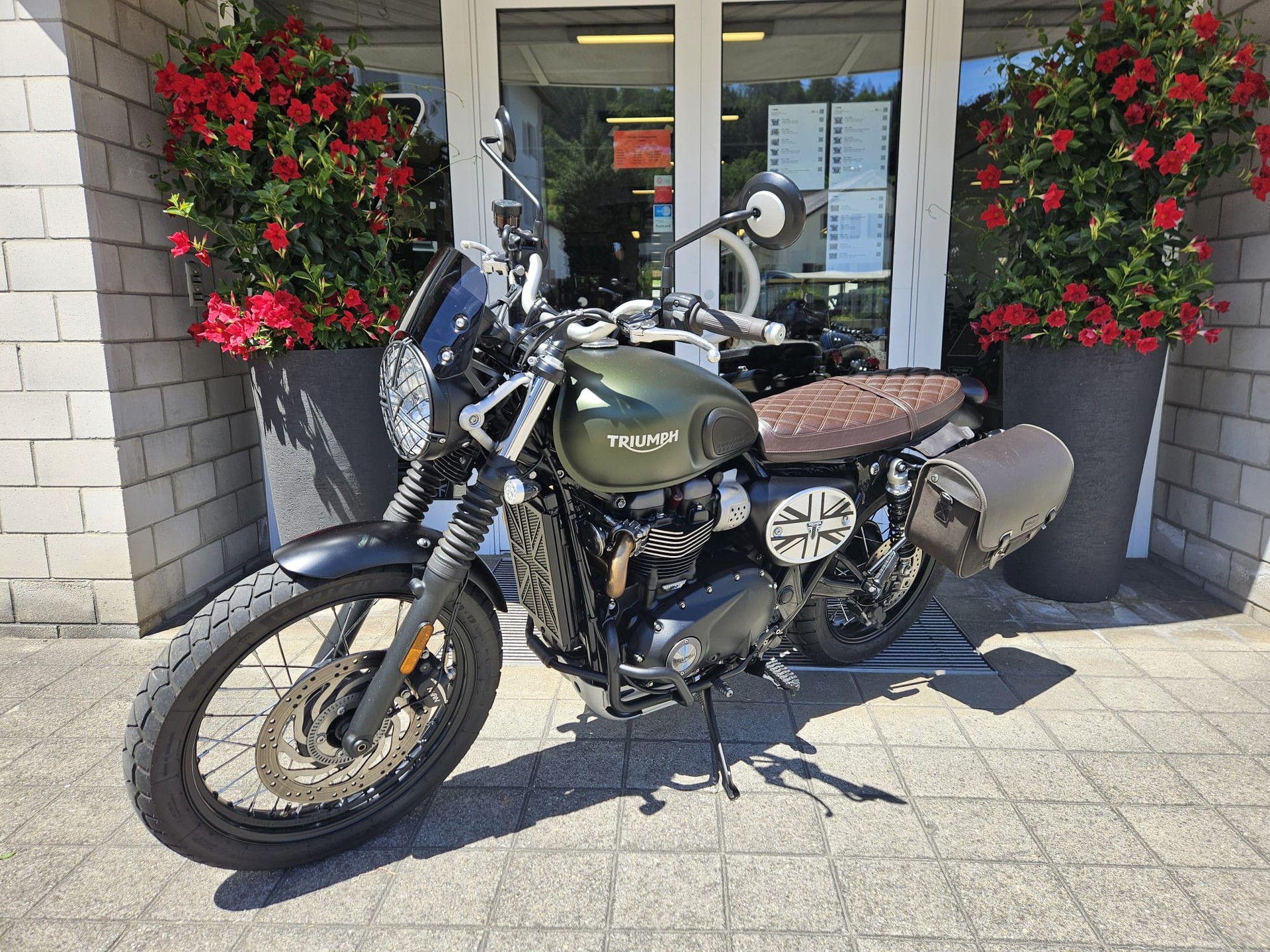 TRIUMPH Street Scrambler 900-showroom-element-3