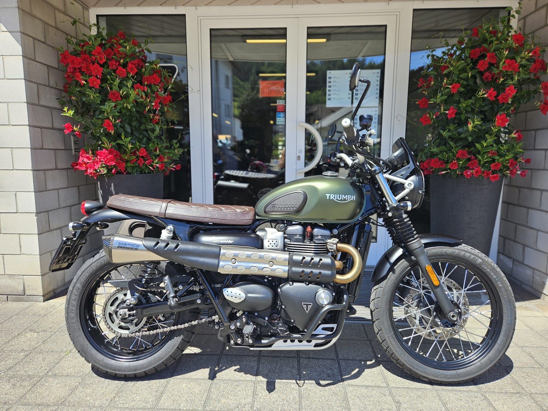 TRIUMPH Street Scrambler 900-showroom-element-1