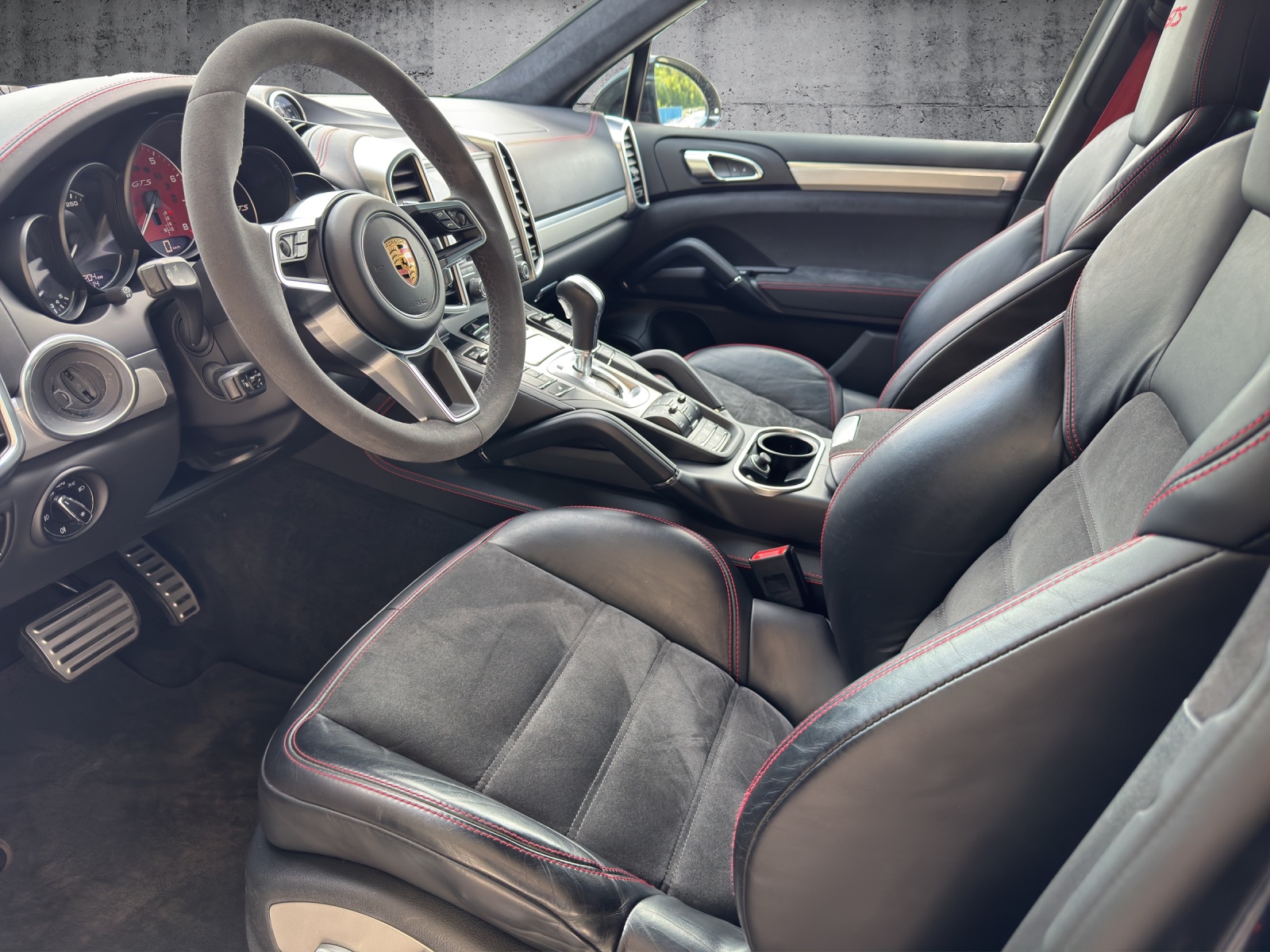 PORSCHE Cayenne GTS * CH-Fahrzeug aus 1. Hand*-showroom-element-1