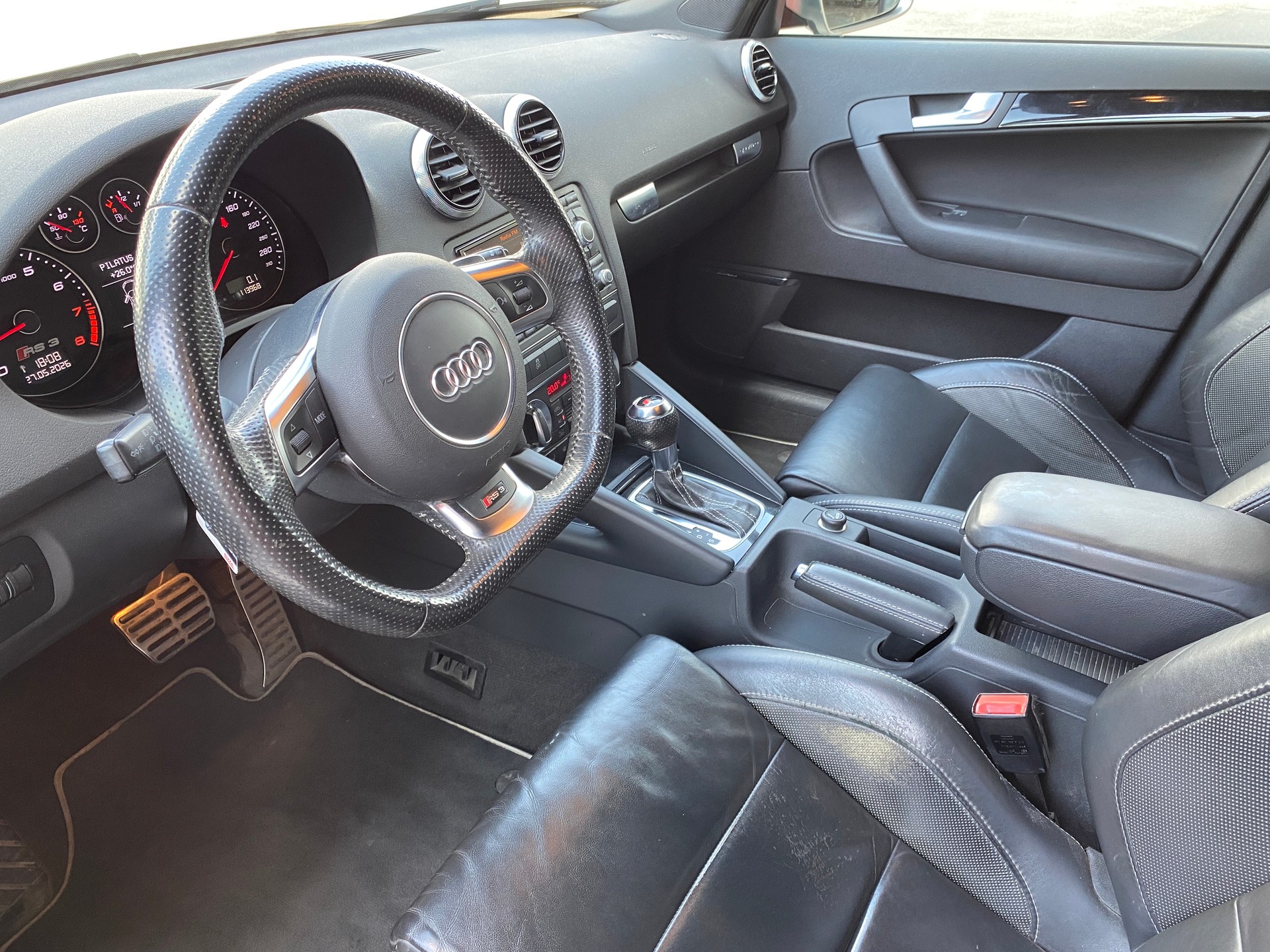 AUDI RS3 Sportback 2.5 TFSI quattro S-tronic-image-10