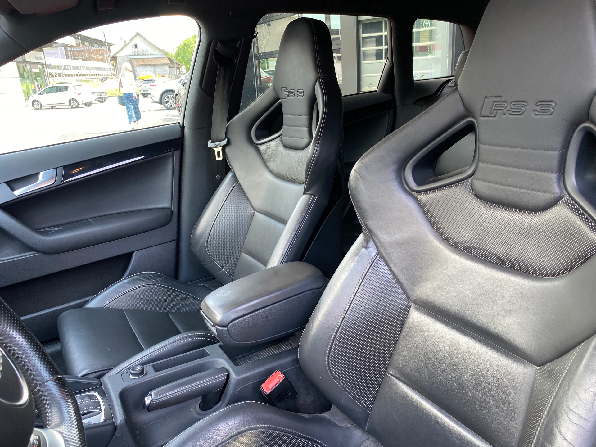 AUDI RS3 Sportback 2.5 TFSI quattro S-tronic-image-4