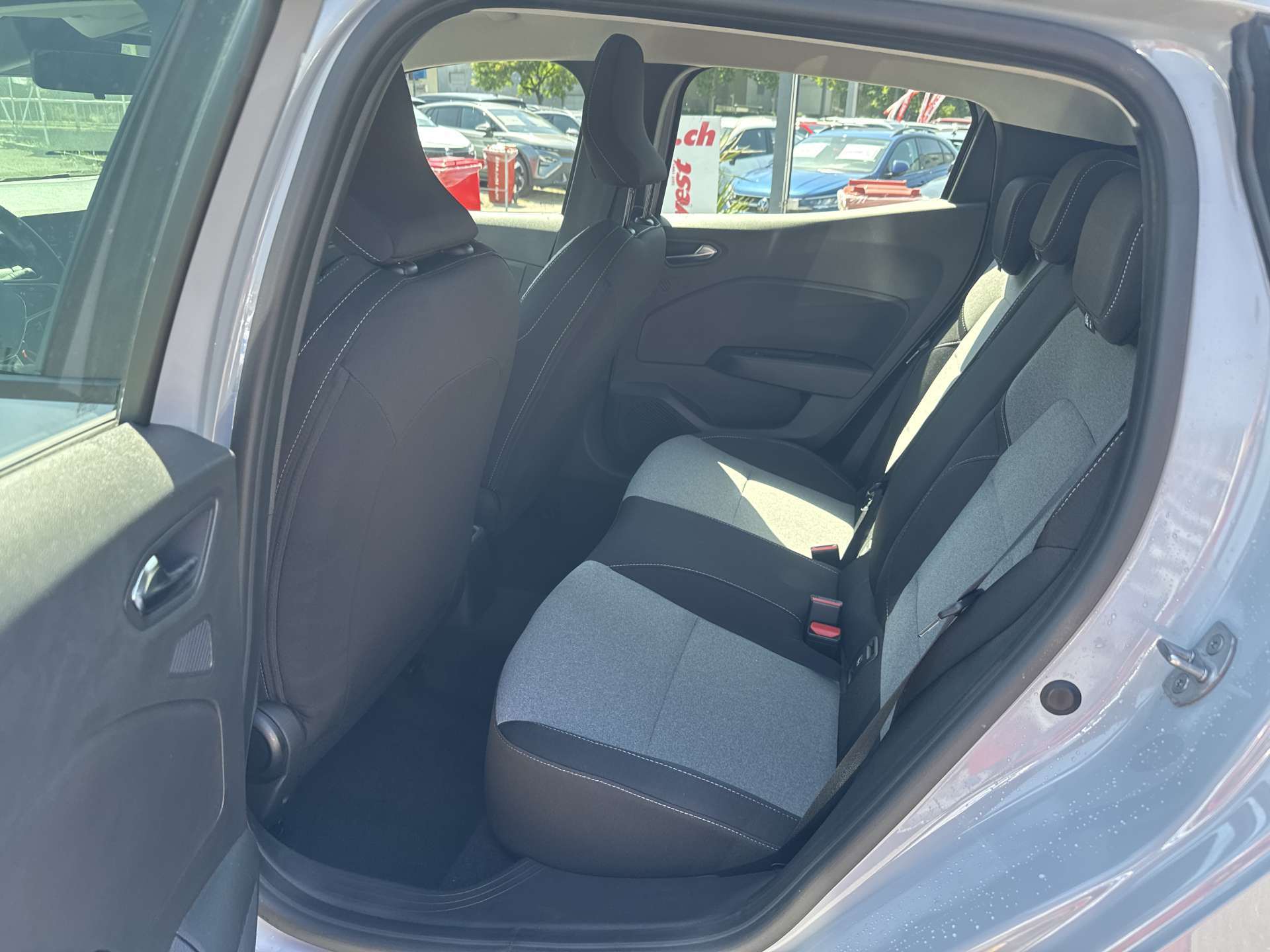 RENAULT Clio 1.5 DCi Evolution 100PS-image-6
