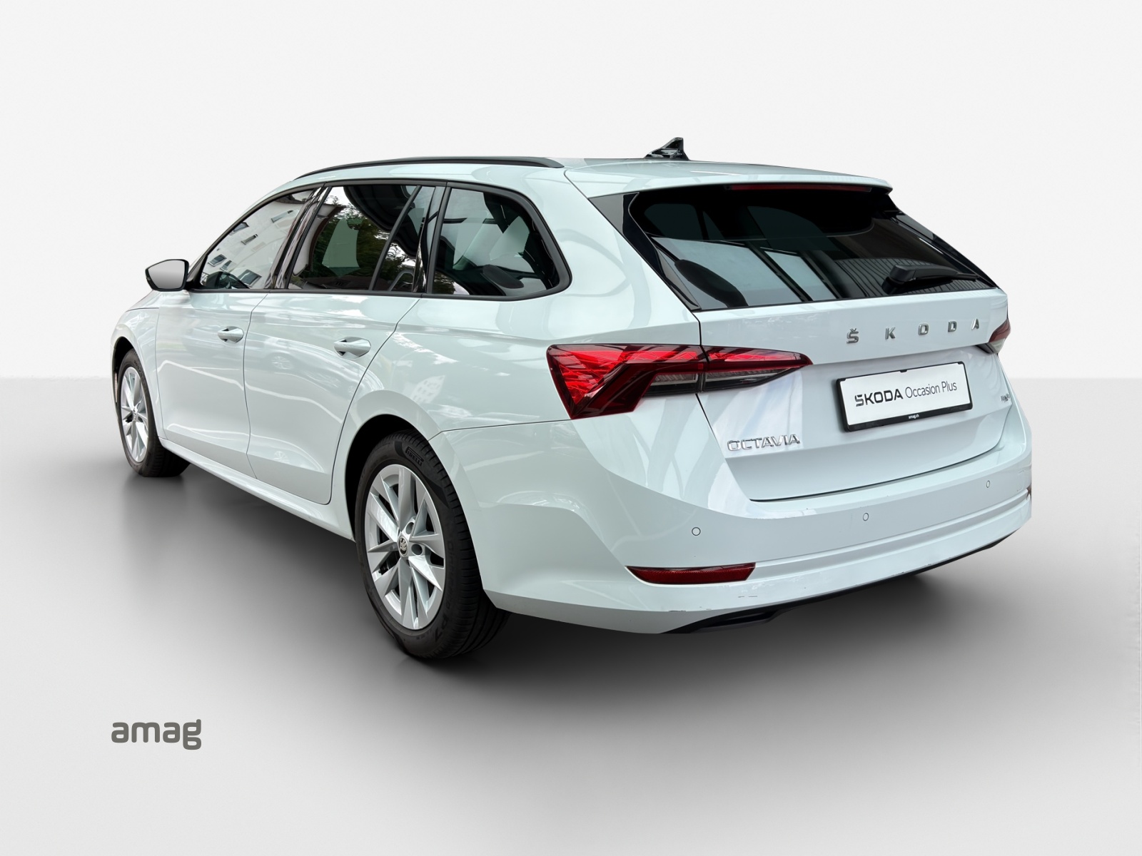 SKODA Octavia Combi 2.0 TSI Ambition DSG 4x4-image-2
