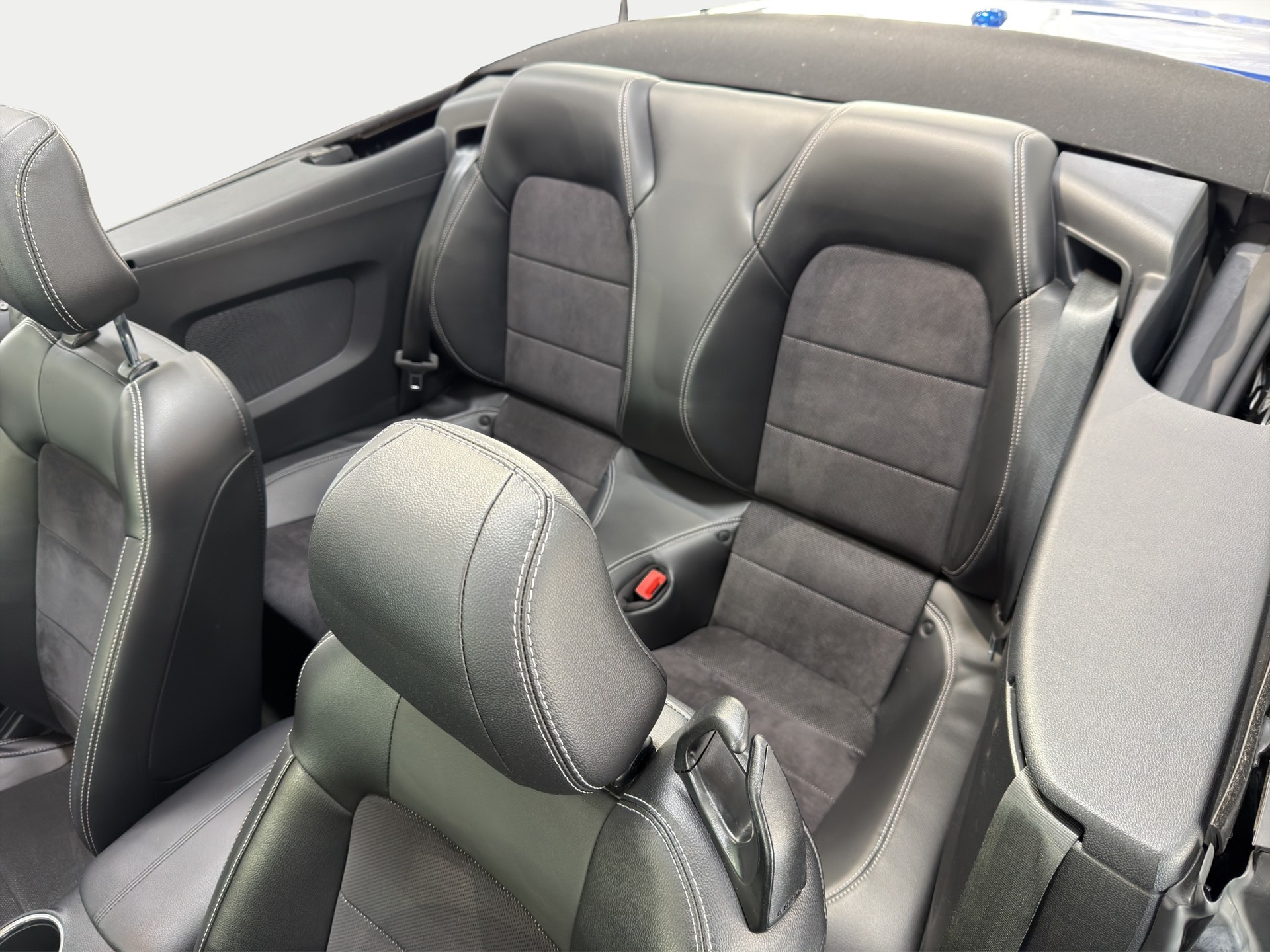 FORD Mustang Convertible 2.3-image-12