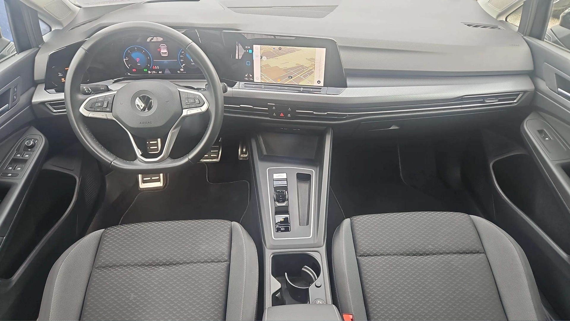 VW Golf 2.0 TDI Active DSG mit AHK & Panoramdach + Werksgarantie-image-9