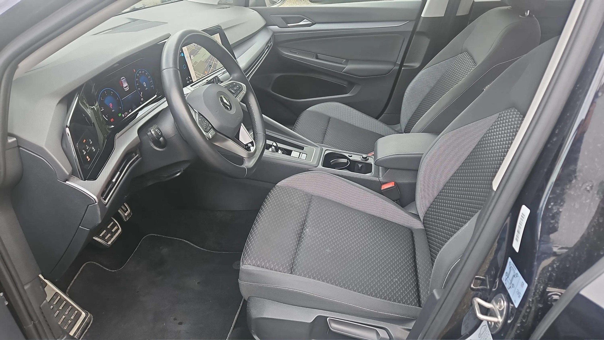 VW Golf 2.0 TDI Active DSG mit AHK & Panoramdach + Werksgarantie-image-10
