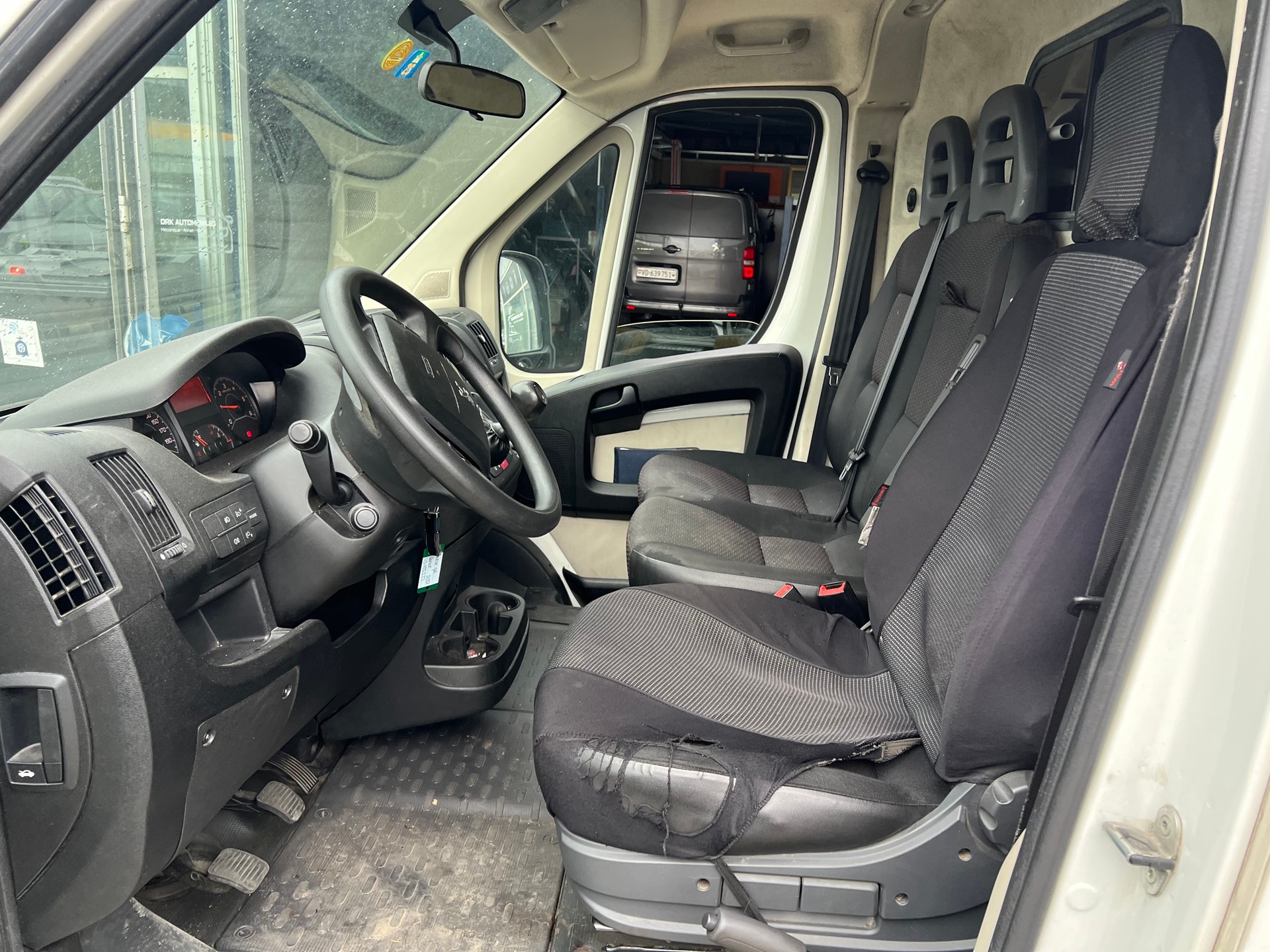 PEUGEOT Boxer 2.0 HDI 335 Active L2H2-image-6