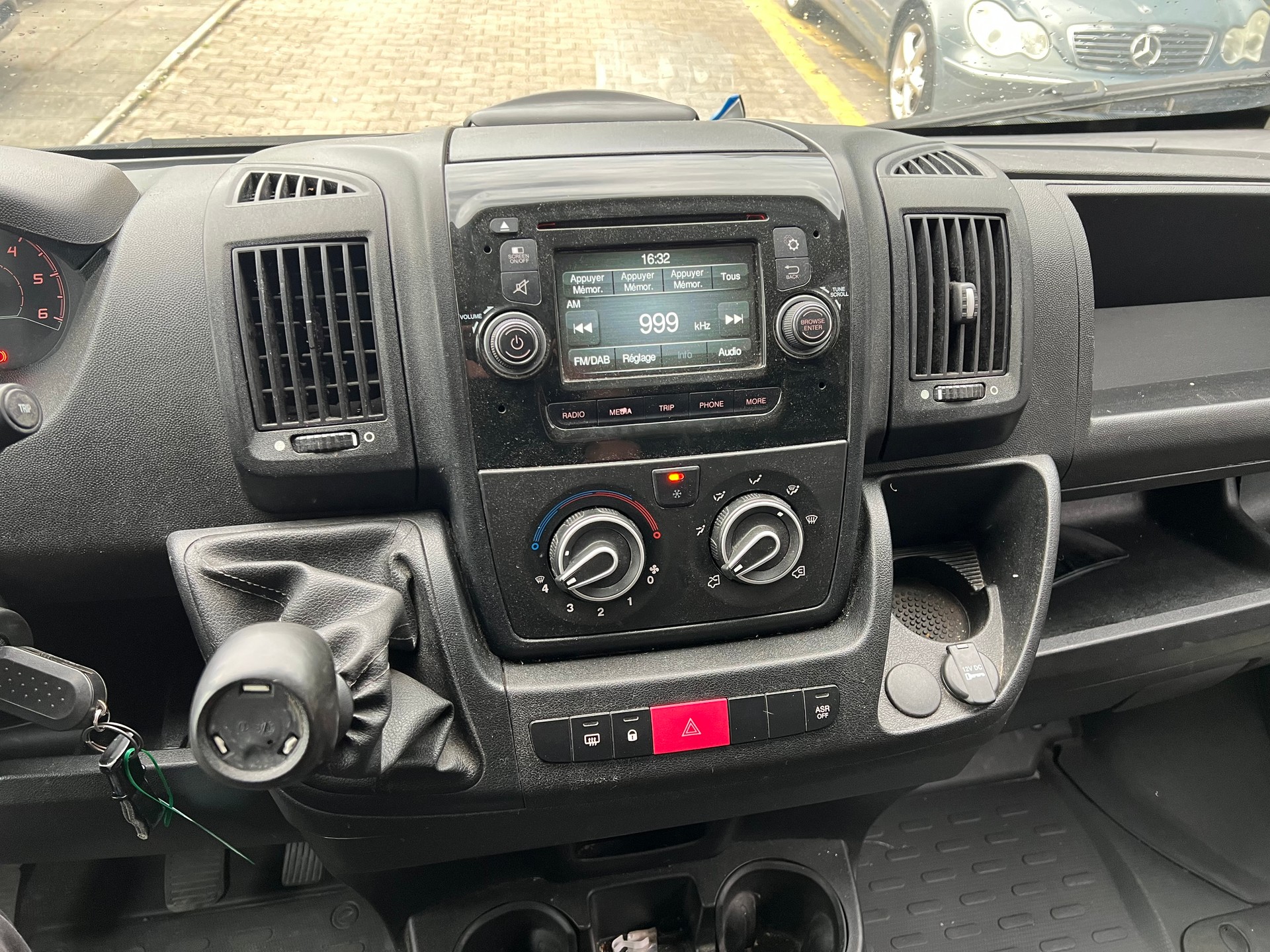 PEUGEOT Boxer 2.0 HDI 335 Active L2H2-image-8