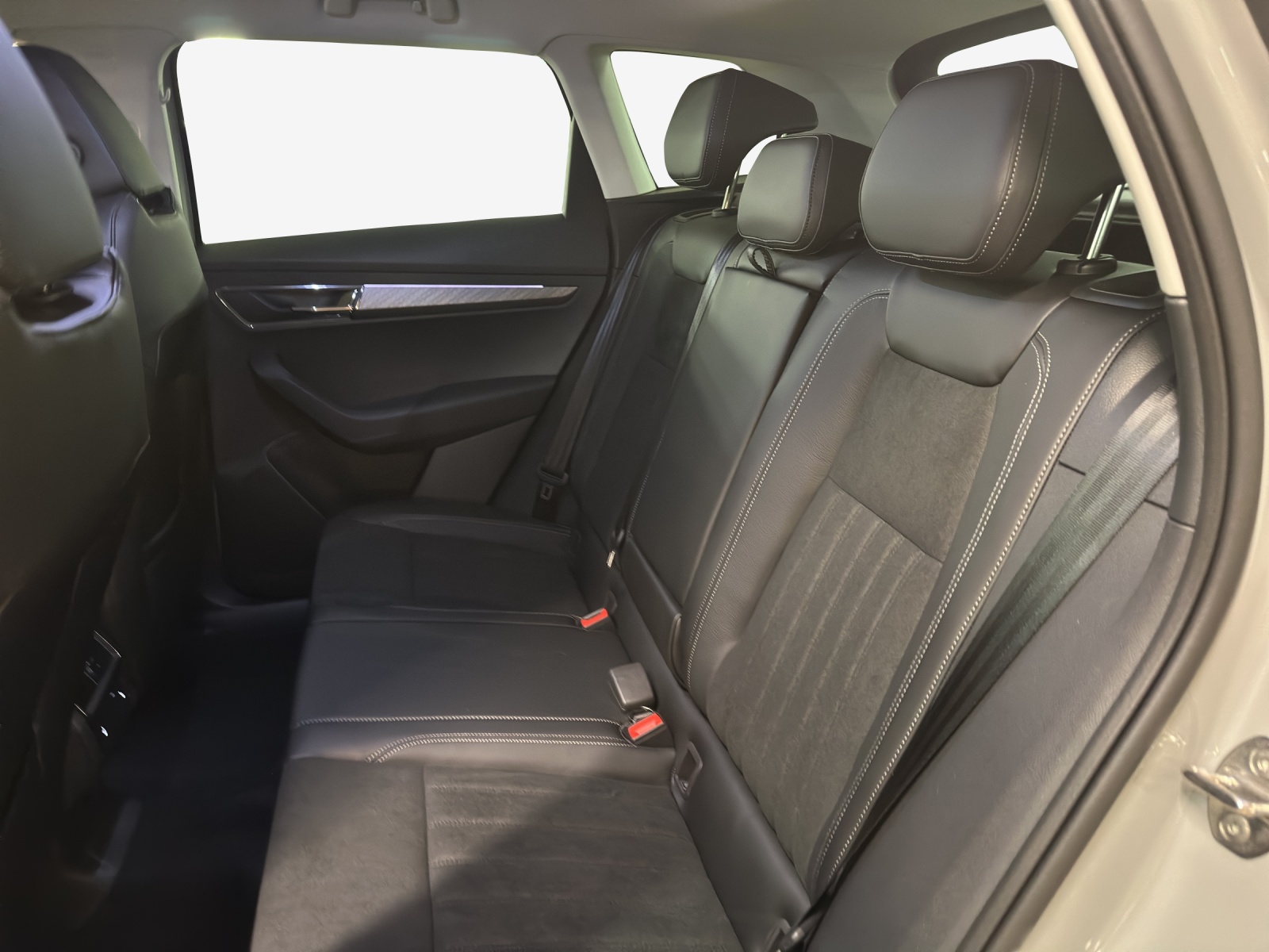 SKODA Karoq 2.0 TDI CR Dynamic 4x4 DSG-image-11