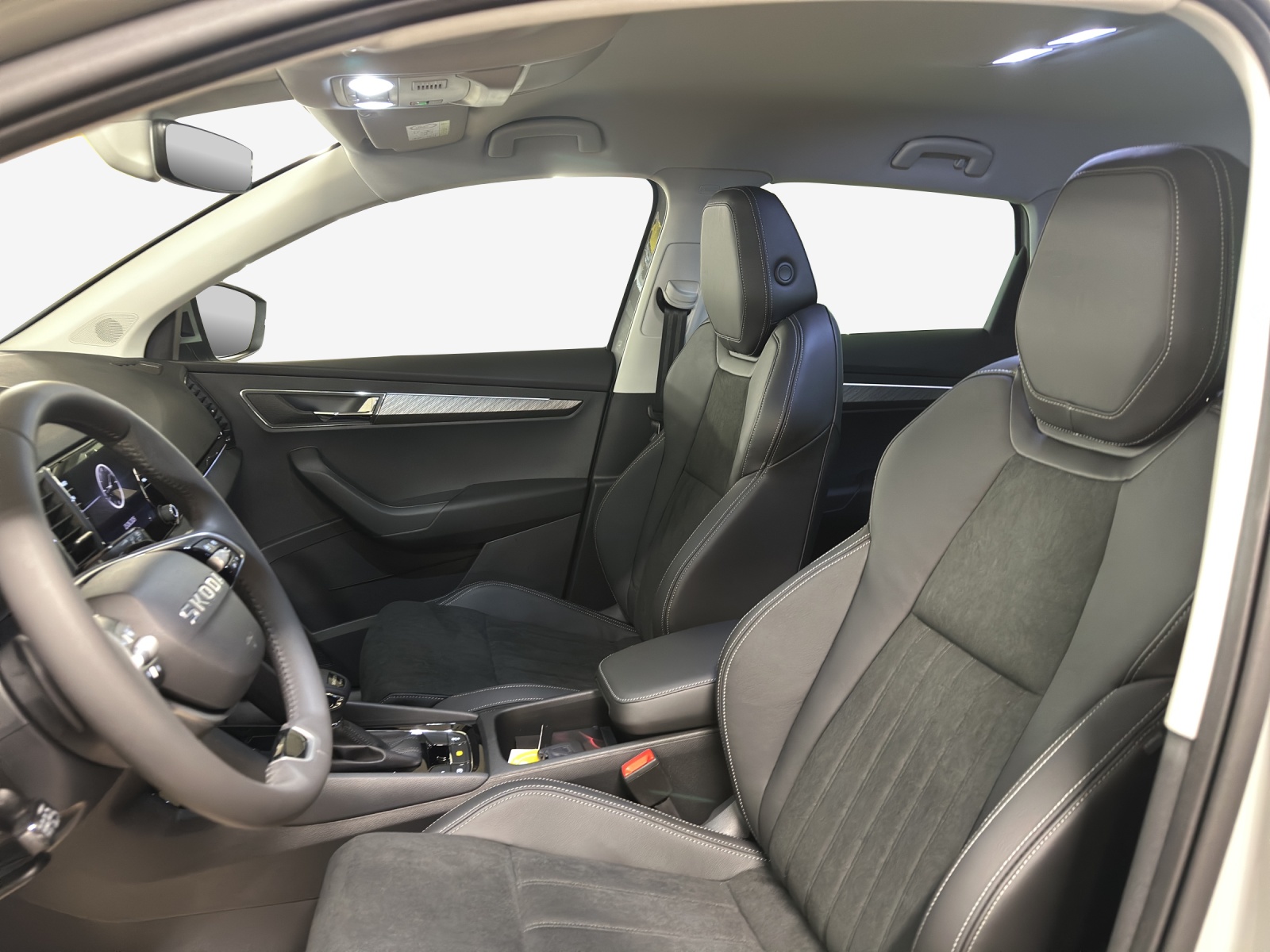 SKODA Karoq 2.0 TDI CR Dynamic 4x4 DSG-image-7