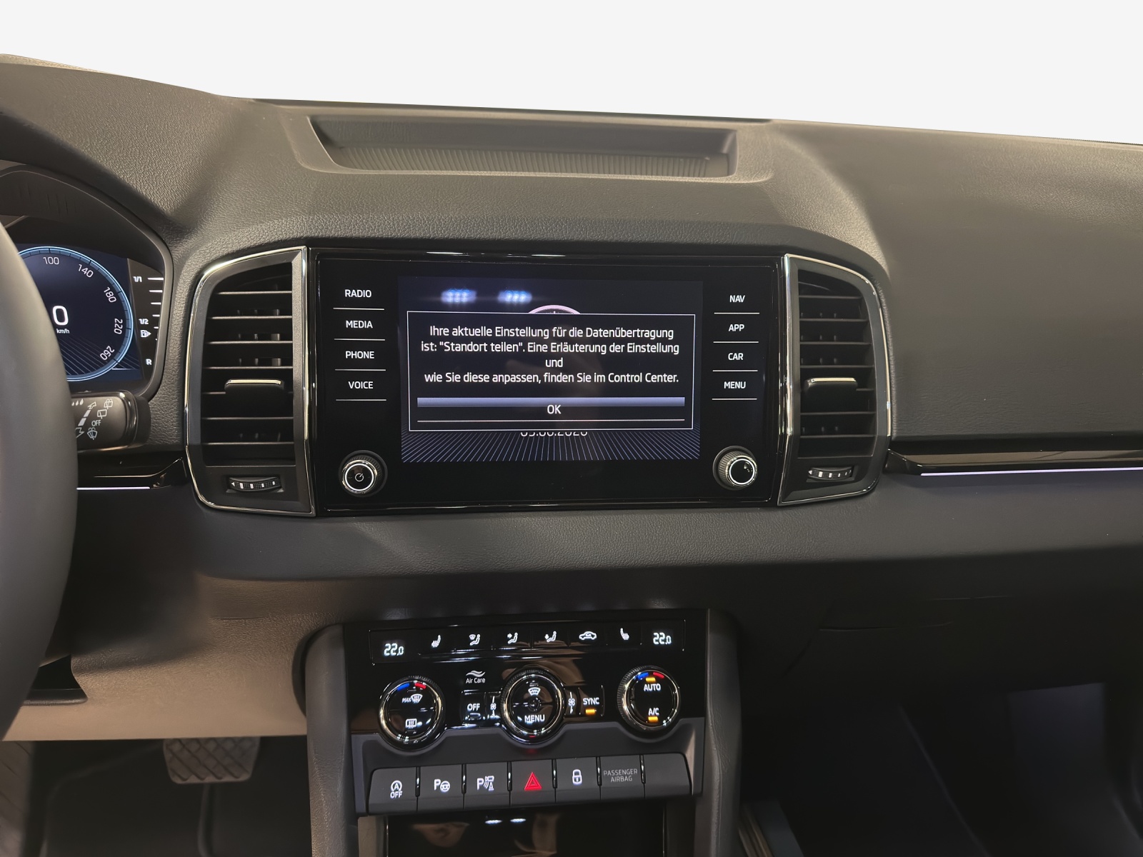 SKODA Karoq 2.0 TDI CR Dynamic 4x4 DSG-image-10
