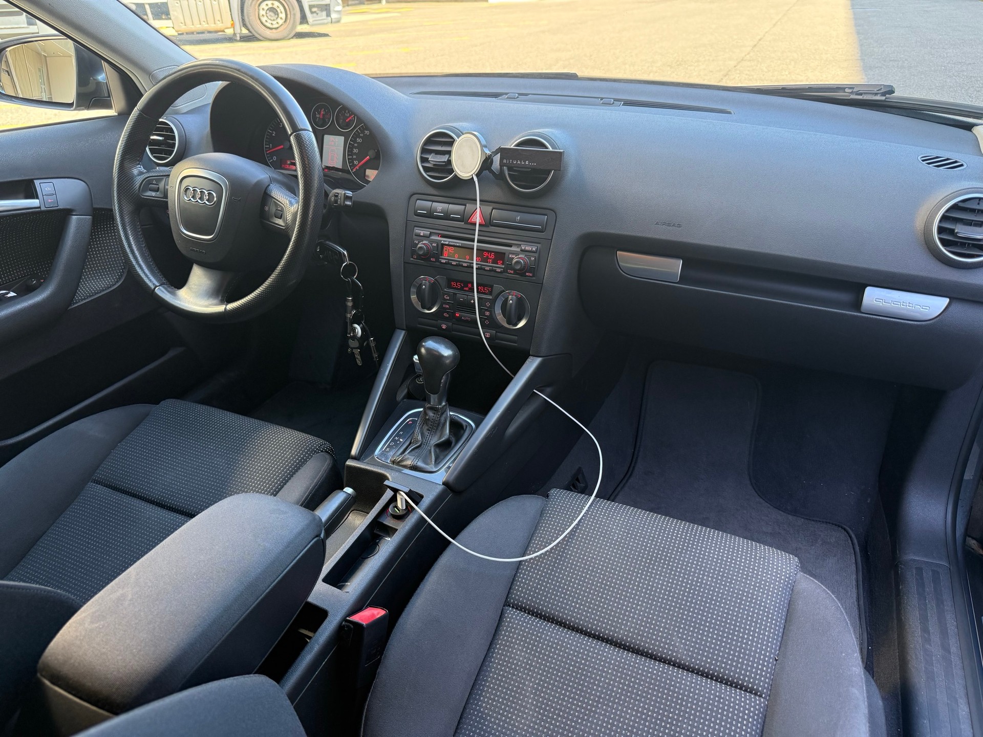 AUDI 3.2 V6 Ambition quat. S-Tr-image-8