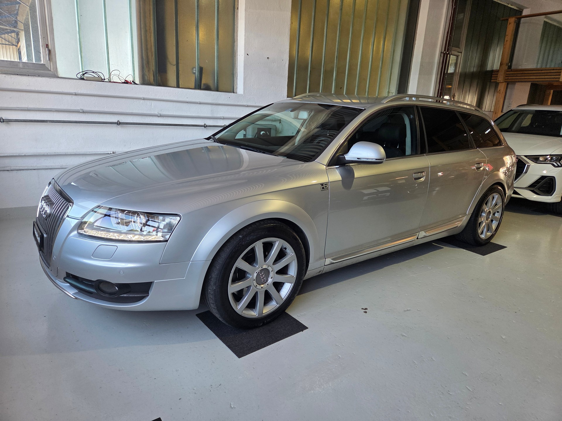 AUDI A6 allroad 3.0 TDI quattro tiptronic-image-0