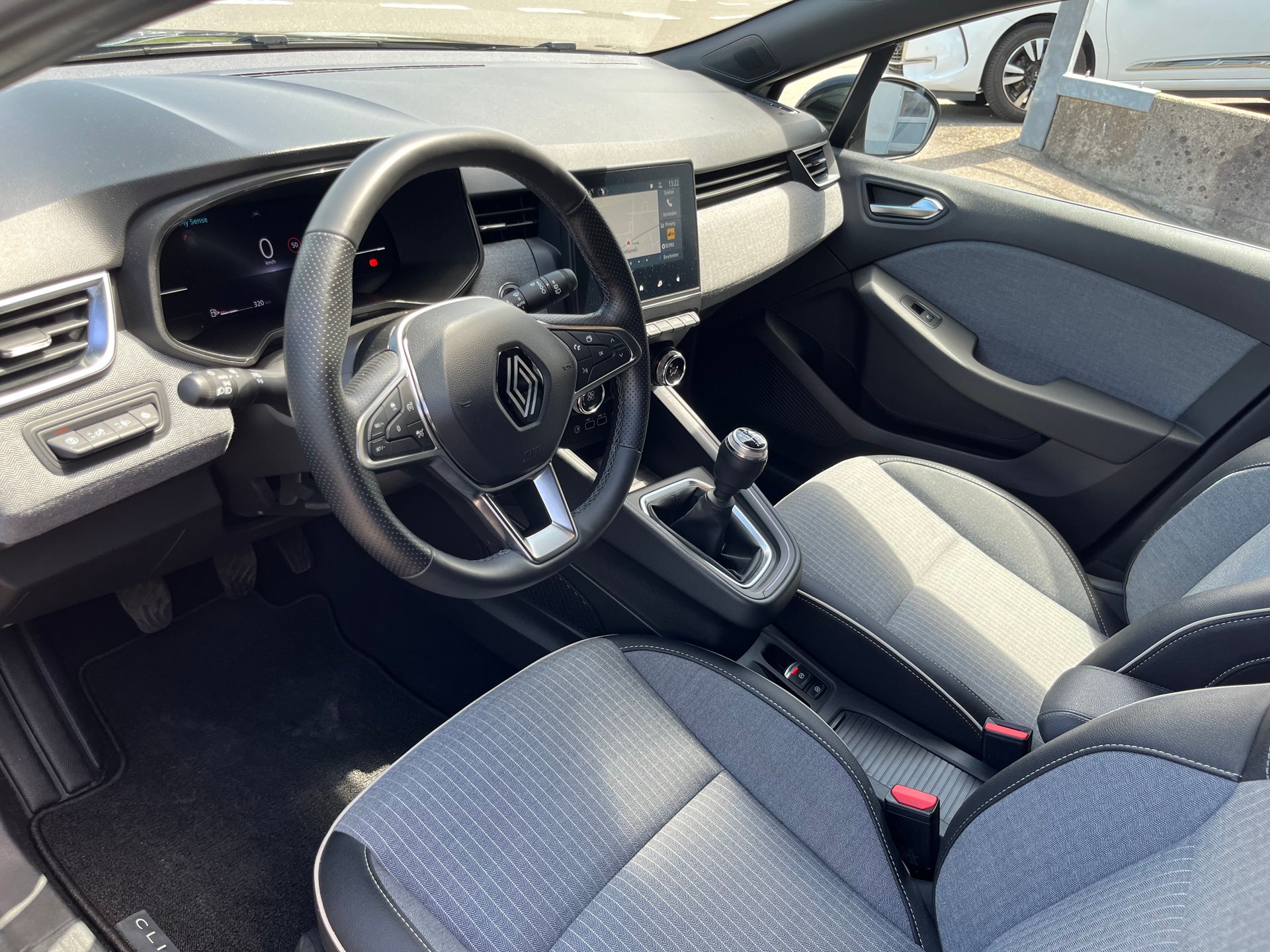 RENAULT Clio 1.0 Techno+++FORTLAUFENDE NEUWAGENGARANTIE BIS 7.2028+++-image-5