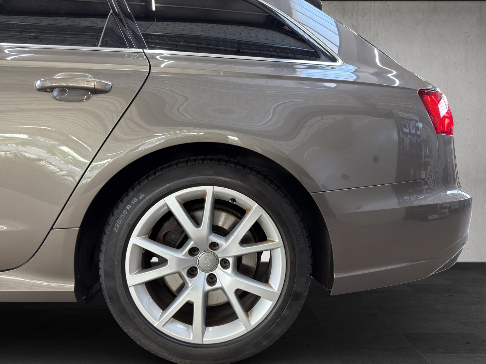 AUDI A6 Avant 3.0 TFSI V6 quattro S-tronic-image-8