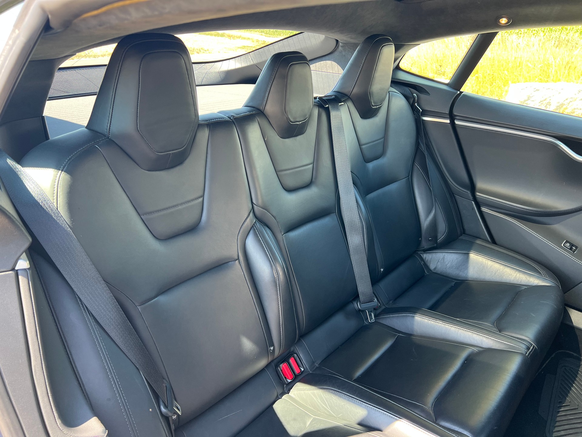 TESLA Model S 85 D Performance ***AWD***-image-25