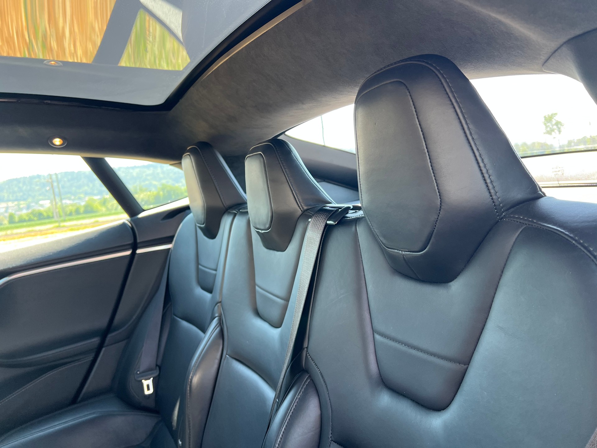 TESLA Model S 85 D Performance ***AWD***-image-27