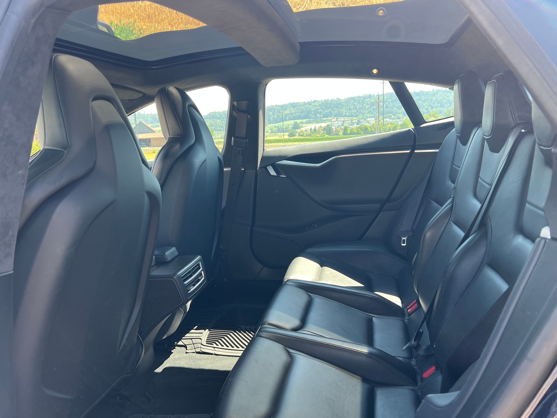 TESLA Model S 85 D Performance ***AWD***-image-26