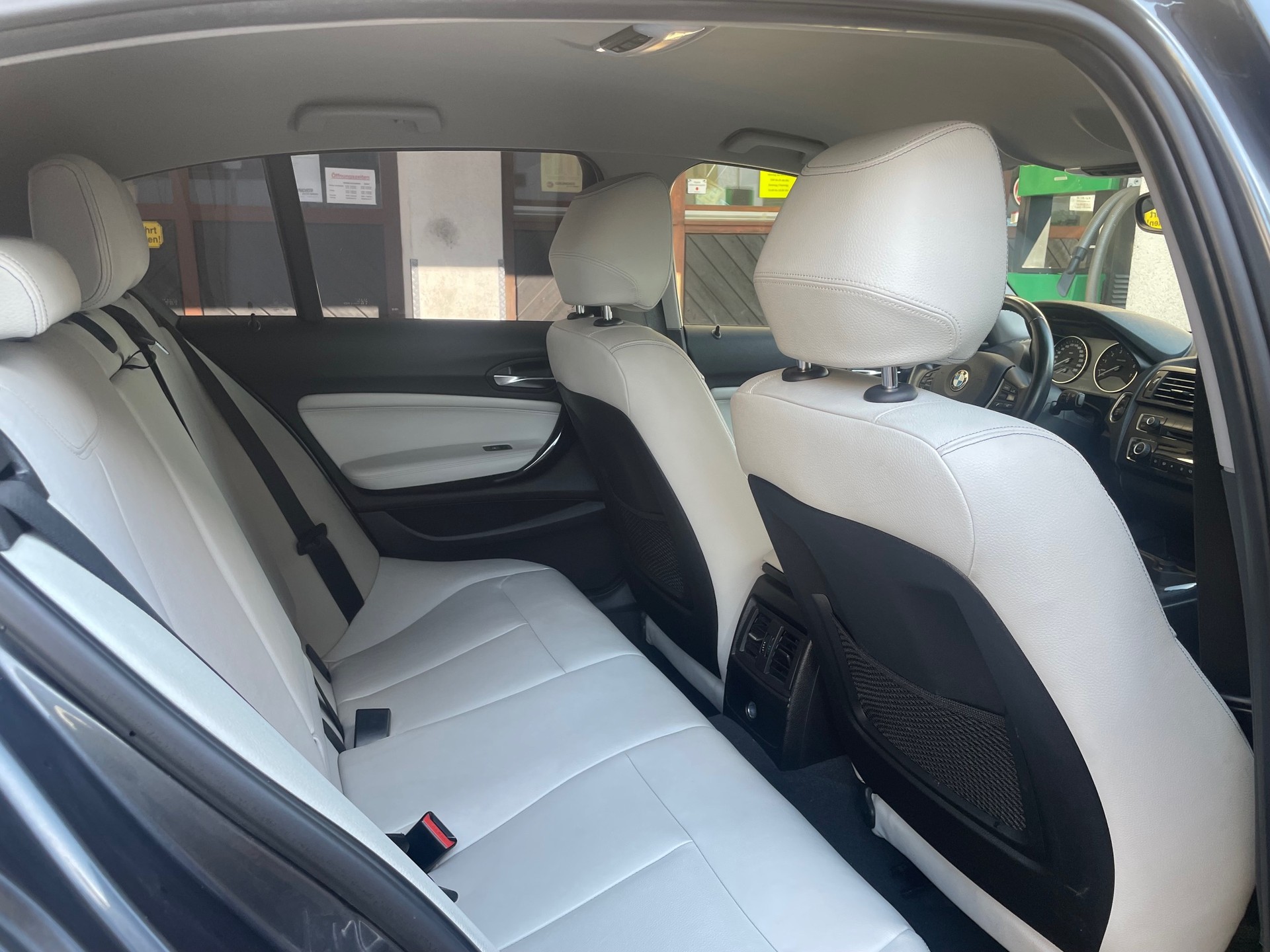 BMW 118i Urban Line Steptronic, 170 PS, 8 St.-Aut., *Klima-Aut., Leder, Sitzh., DAB+ Navigation, PDC v.+h., Rückfahrkamera, usw.-image-8