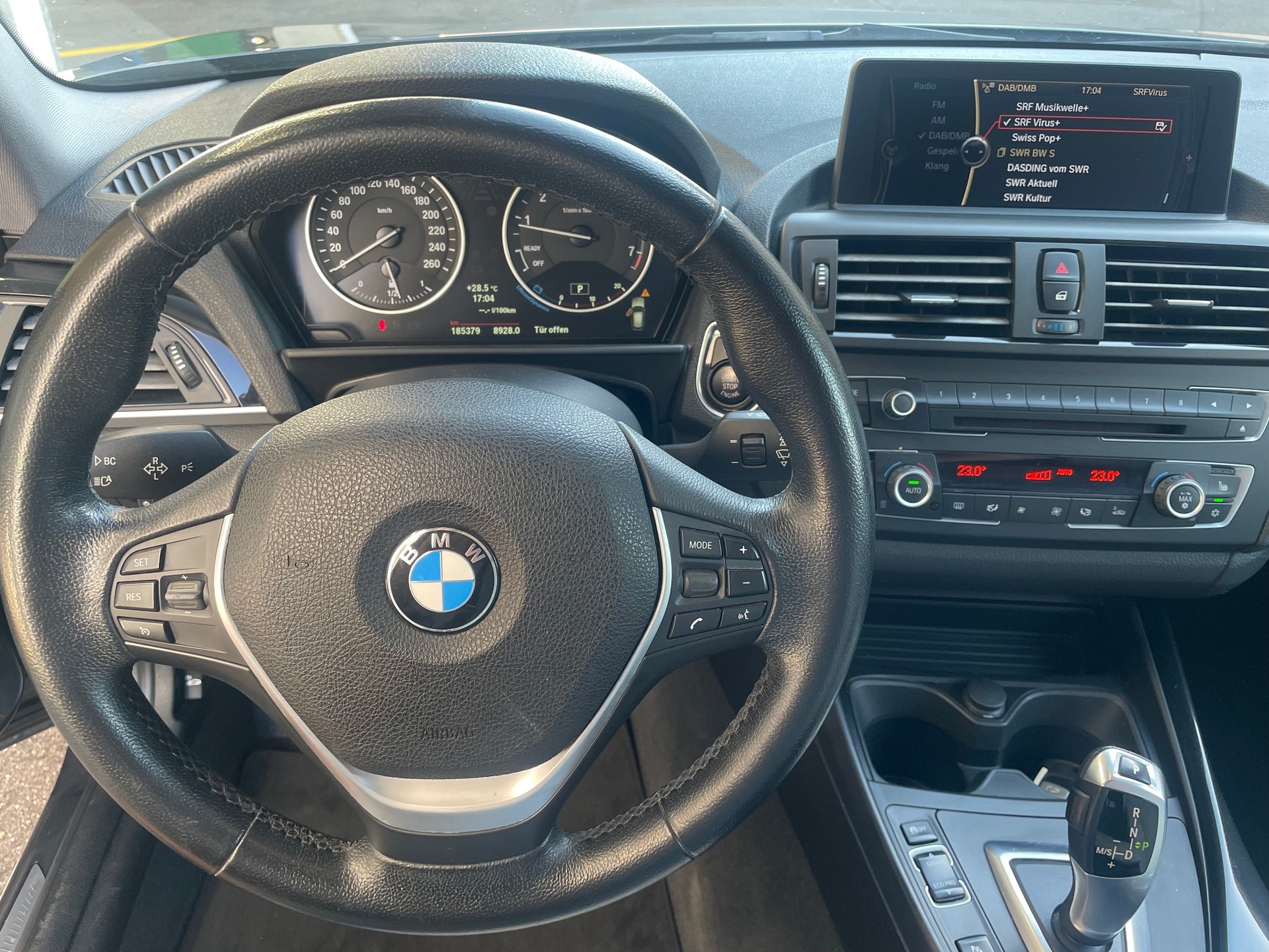 BMW 118i Urban Line Steptronic, 170 PS, 8 St.-Aut., *Klima-Aut., Leder, Sitzh., DAB+ Navigation, PDC v.+h., Rückfahrkamera, usw.-image-10