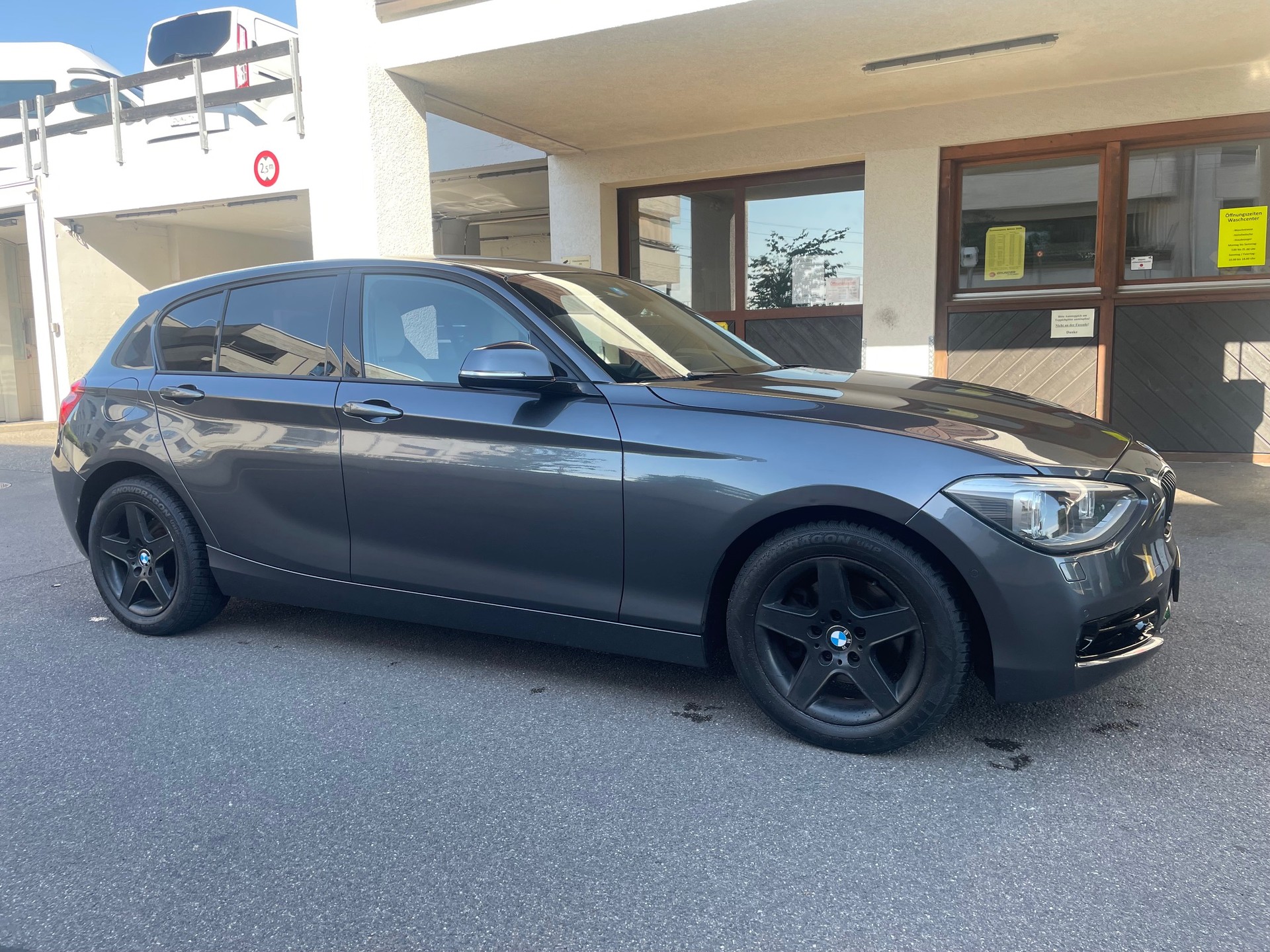 BMW 118i Urban Line Steptronic, 170 PS, 8 St.-Aut., *Klima-Aut., Leder, Sitzh., DAB+ Navigation, PDC v.+h., Rückfahrkamera, usw.-image-1
