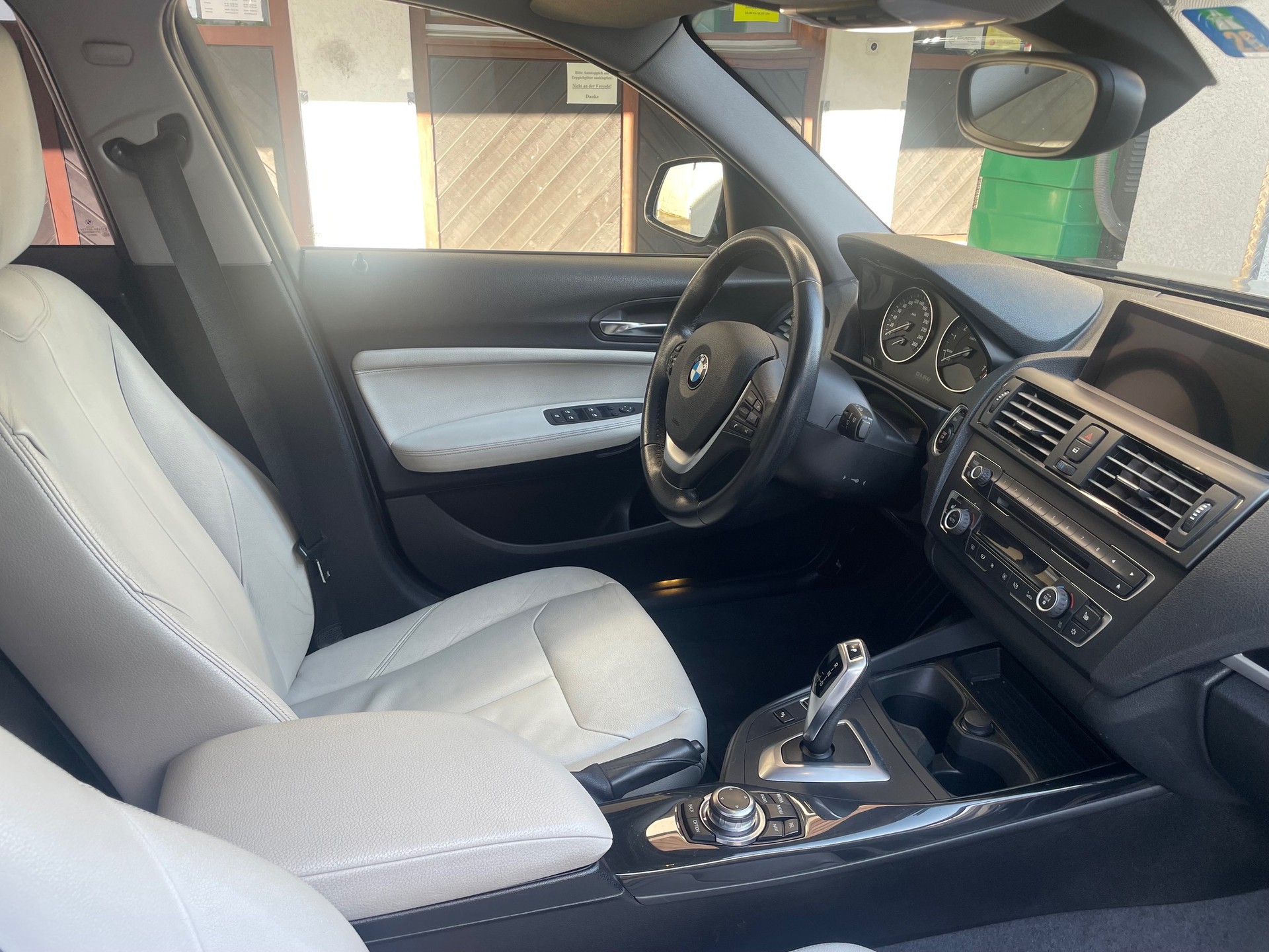 BMW 118i Urban Line Steptronic, 170 PS, 8 St.-Aut., *Klima-Aut., Leder, Sitzh., DAB+ Navigation, PDC v.+h., Rückfahrkamera, usw.-image-7