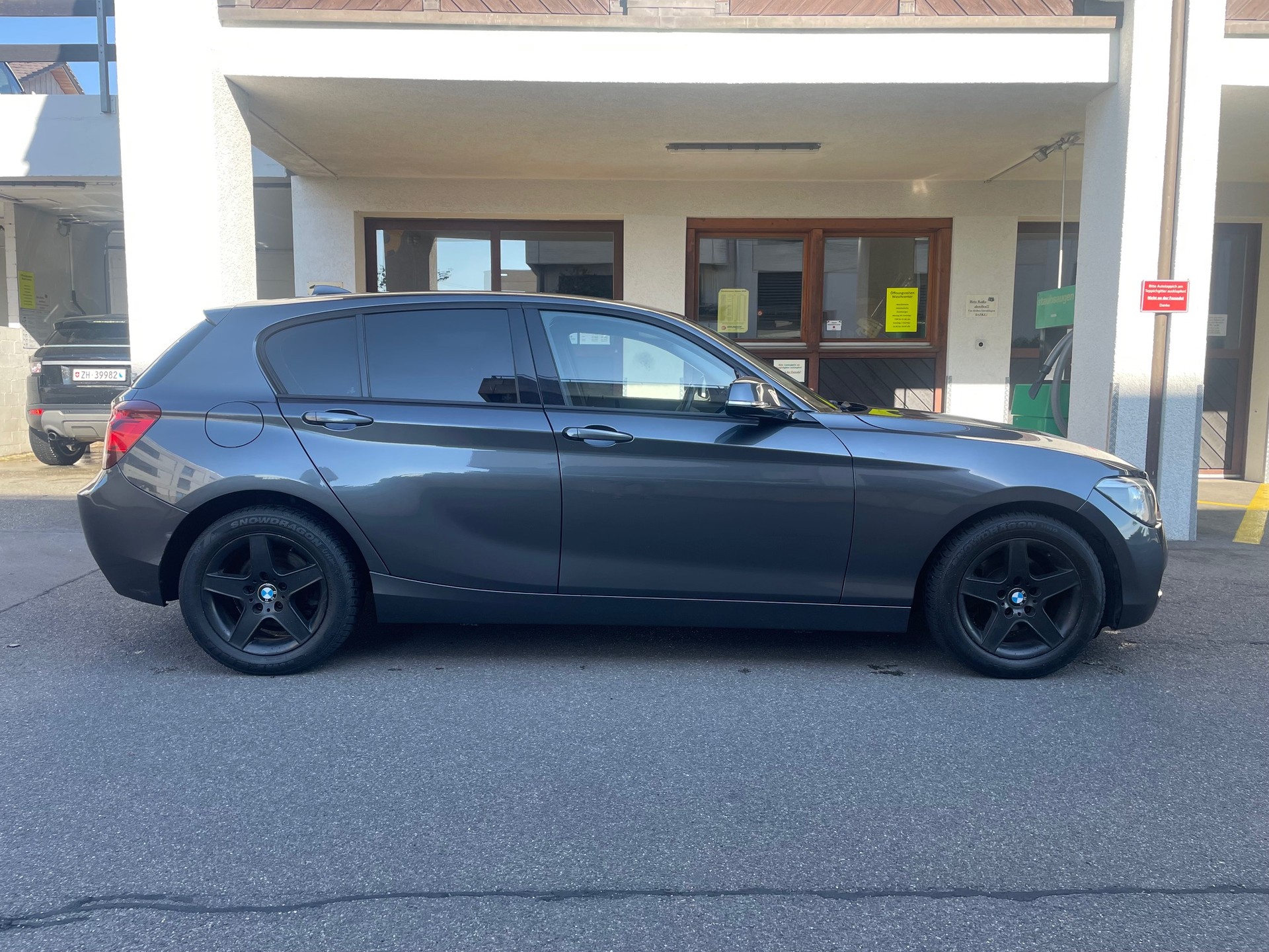BMW 118i Urban Line Steptronic, 170 PS, 8 St.-Aut., *Klima-Aut., Leder, Sitzh., DAB+ Navigation, PDC v.+h., Rückfahrkamera, usw.-image-2