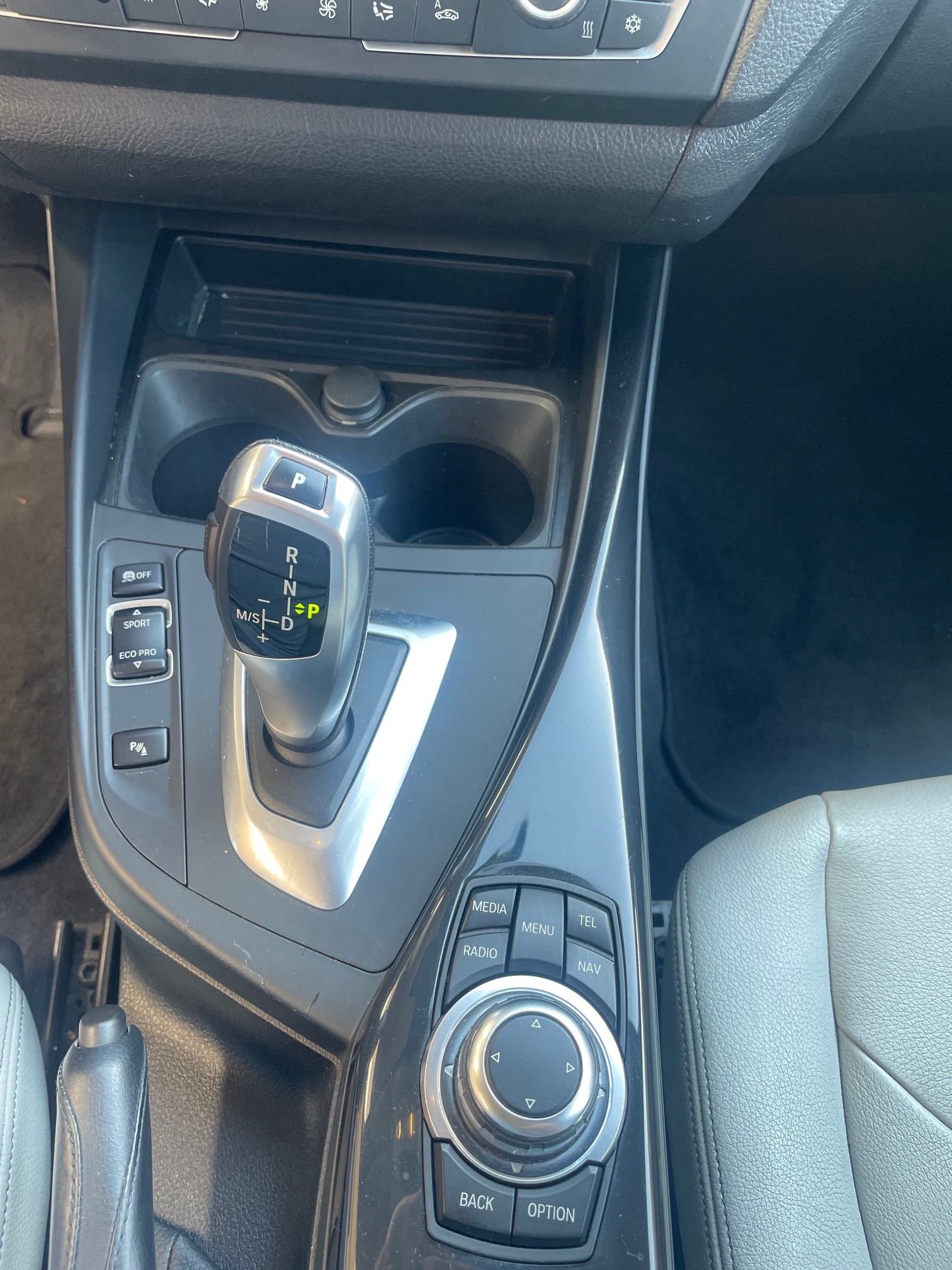 BMW 118i Urban Line Steptronic, 170 PS, 8 St.-Aut., *Klima-Aut., Leder, Sitzh., DAB+ Navigation, PDC v.+h., Rückfahrkamera, usw.-image-11