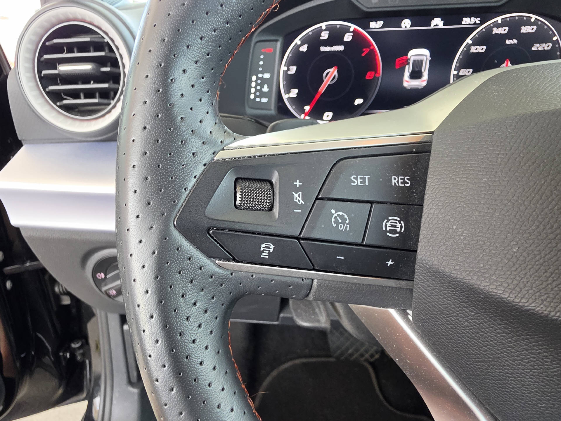 SEAT Arona 1.5 TSI FR DSG-image-24