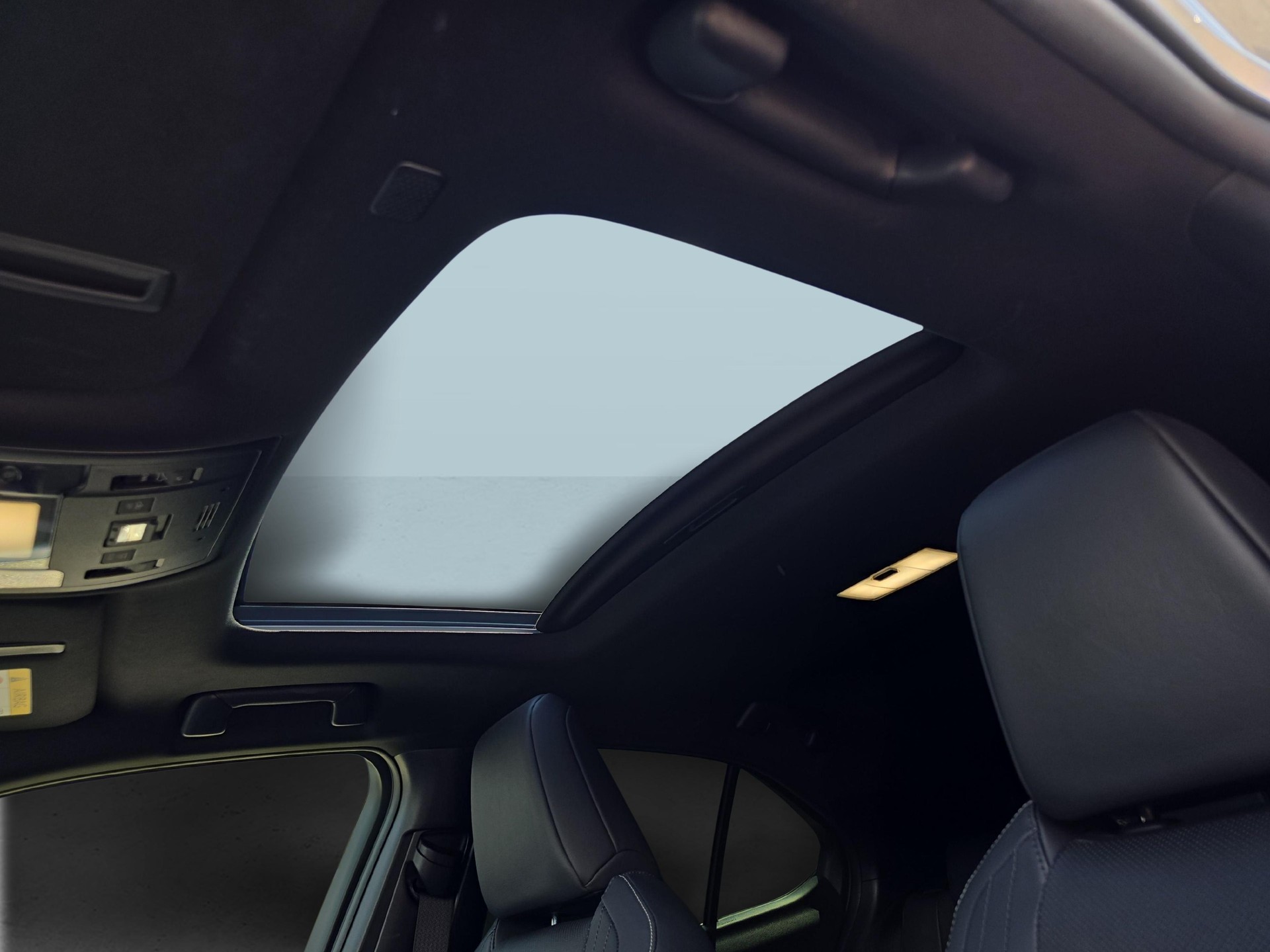 LEXUS UX 250h Comfort / ab 3,99% Leasing bei Abschluss einer Protect Autoversicherung-image-19