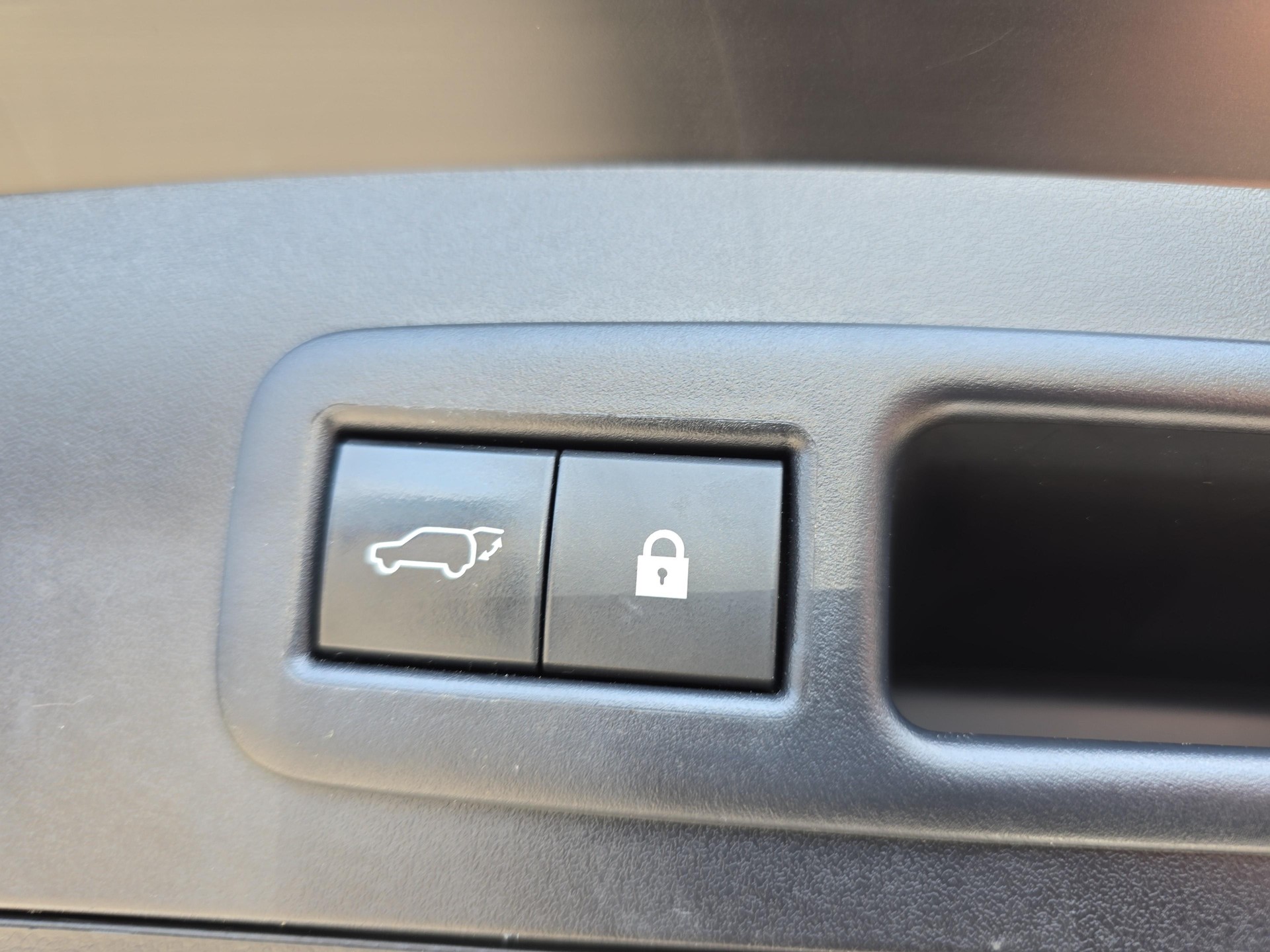 LEXUS UX 250h Comfort / ab 3,99% Leasing bei Abschluss einer Protect Autoversicherung-image-12