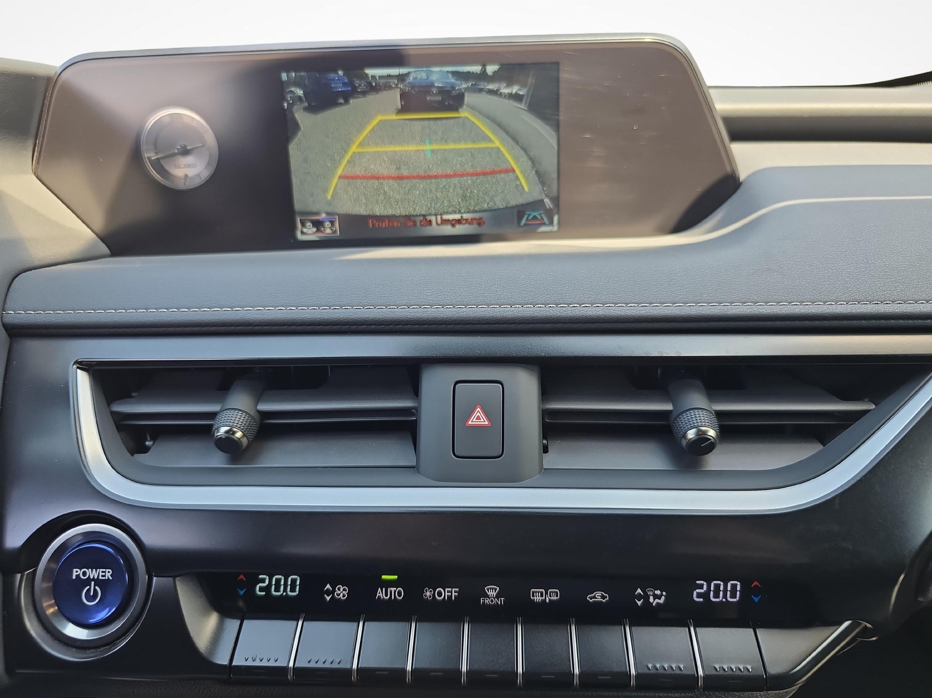 LEXUS UX 250h Comfort / ab 3,99% Leasing bei Abschluss einer Protect Autoversicherung-image-16