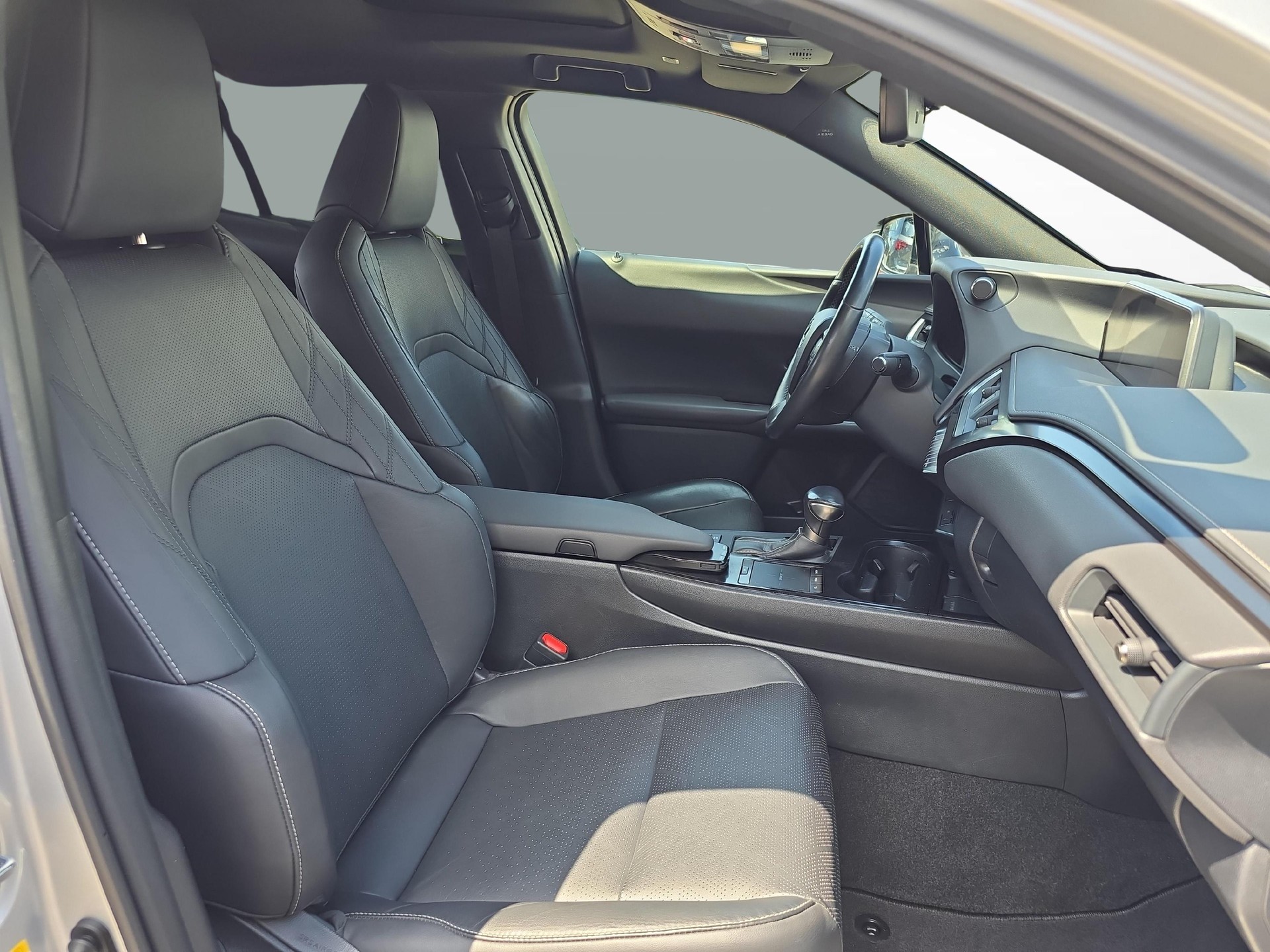 LEXUS UX 250h Comfort / ab 3,99% Leasing bei Abschluss einer Protect Autoversicherung-image-9