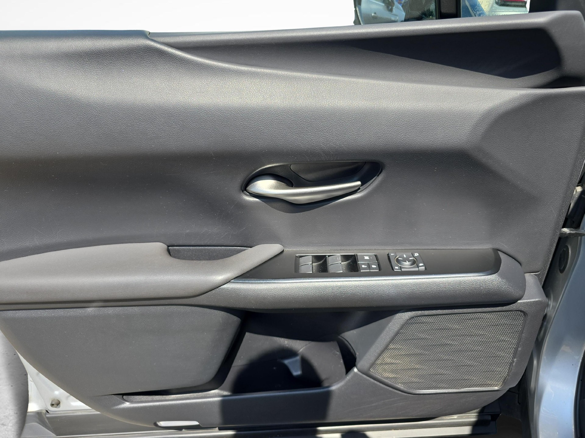 LEXUS UX 250h Comfort / ab 3,99% Leasing bei Abschluss einer Protect Autoversicherung-image-14