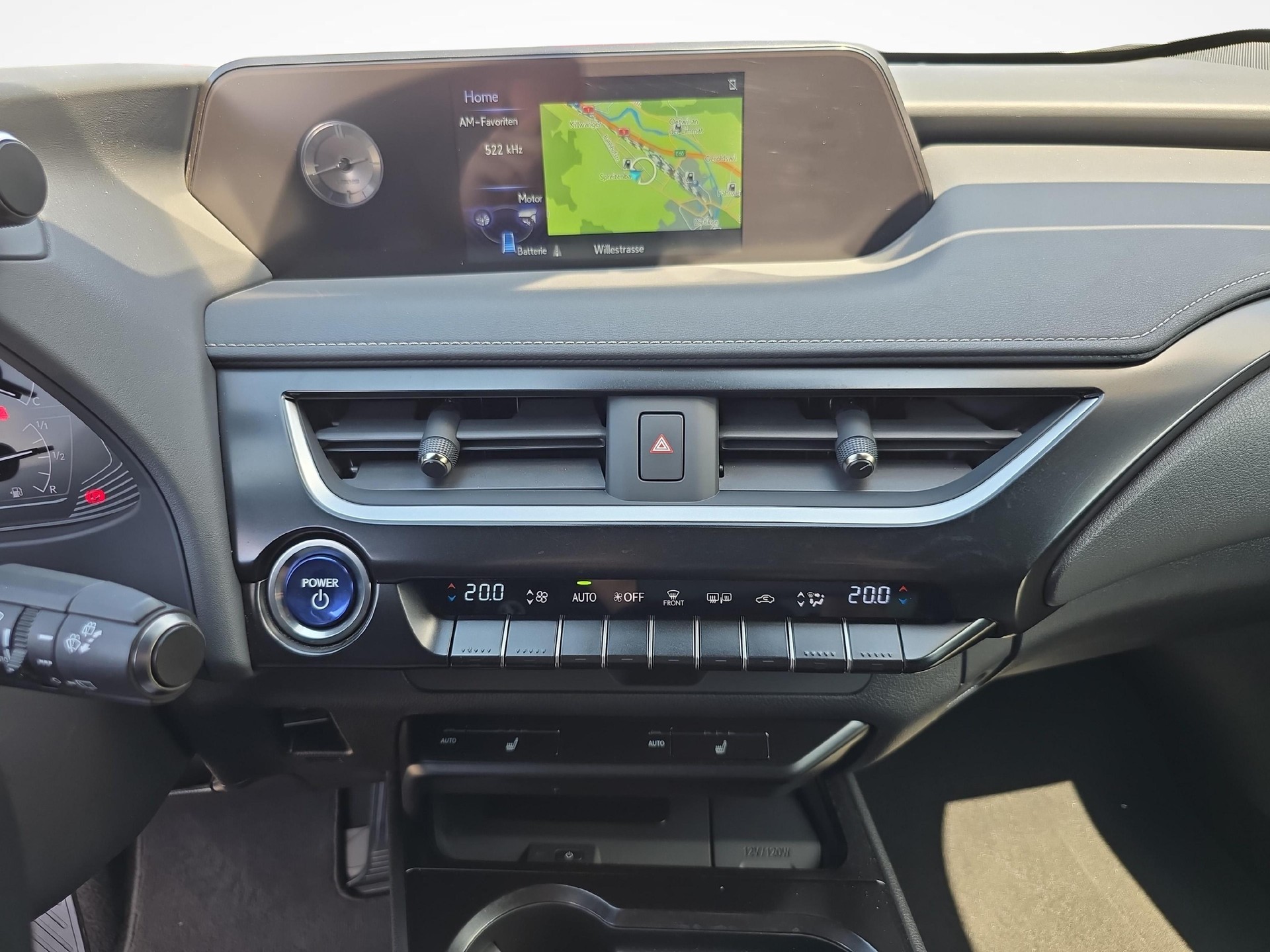 LEXUS UX 250h Comfort / ab 3,99% Leasing bei Abschluss einer Protect Autoversicherung-image-15