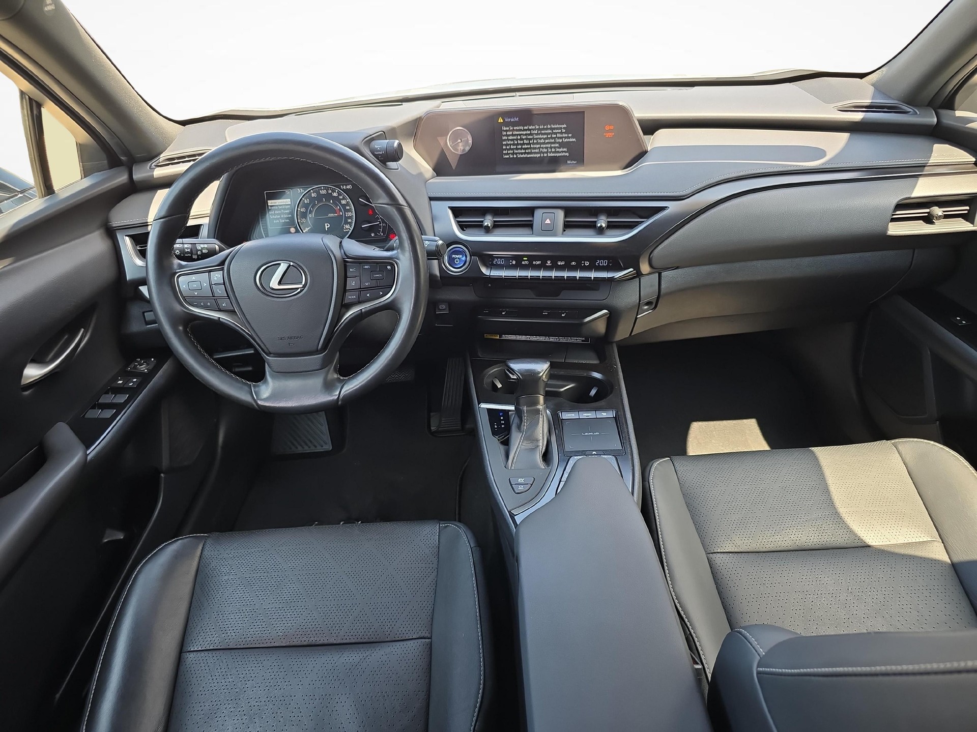 LEXUS UX 250h Comfort / ab 3,99% Leasing bei Abschluss einer Protect Autoversicherung-image-8