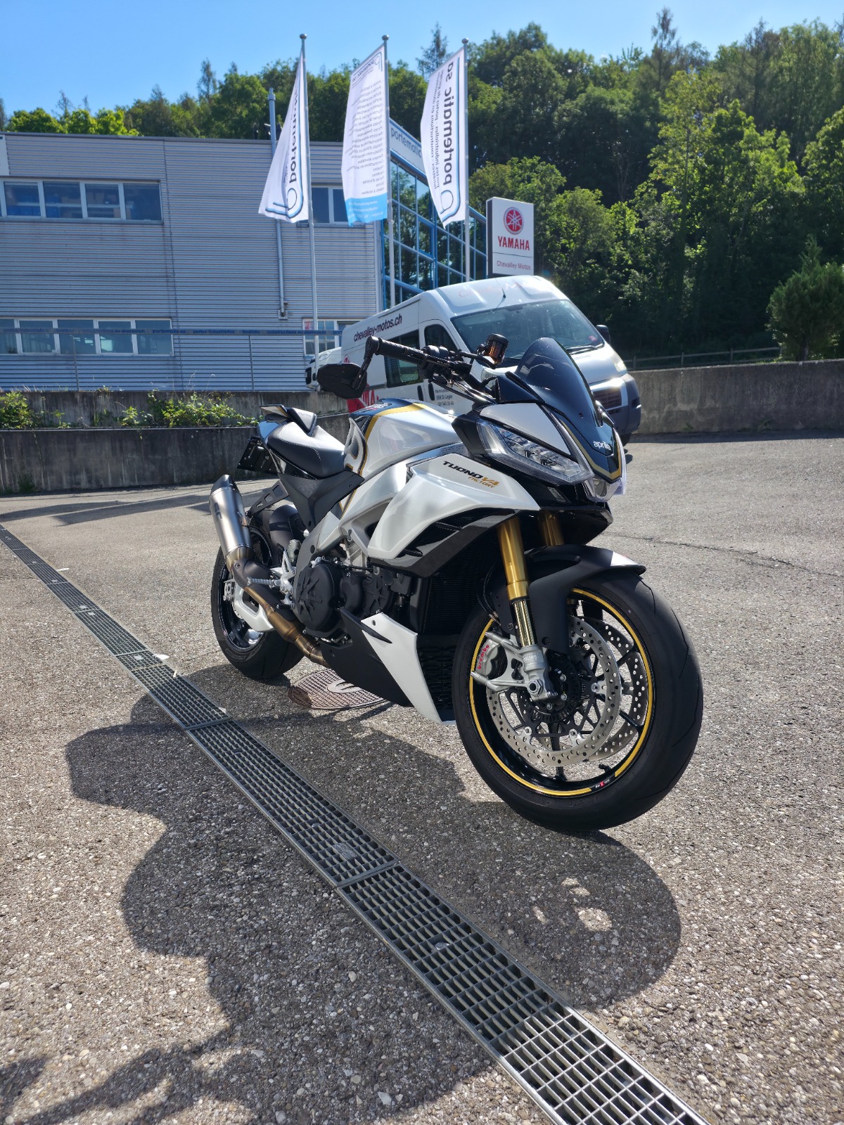APRILIA Tuono V4 1100 Factory Ultra Gold Edition / DEPOT-VENTE-image-1