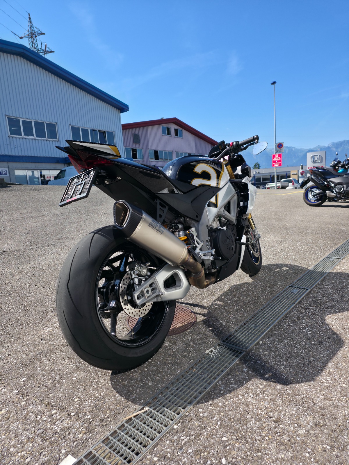 APRILIA Tuono V4 1100 Factory Ultra Gold Edition / DEPOT-VENTE-image-2