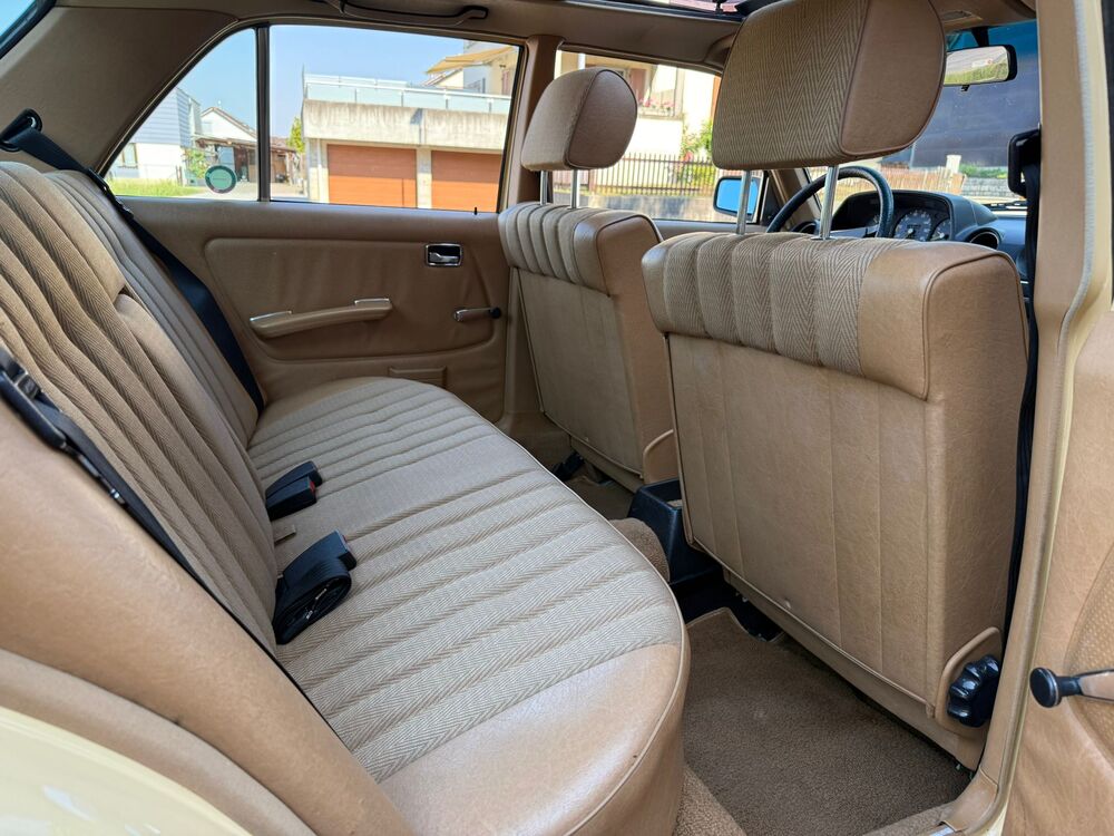 MERCEDES-BENZ 230 E-image-8