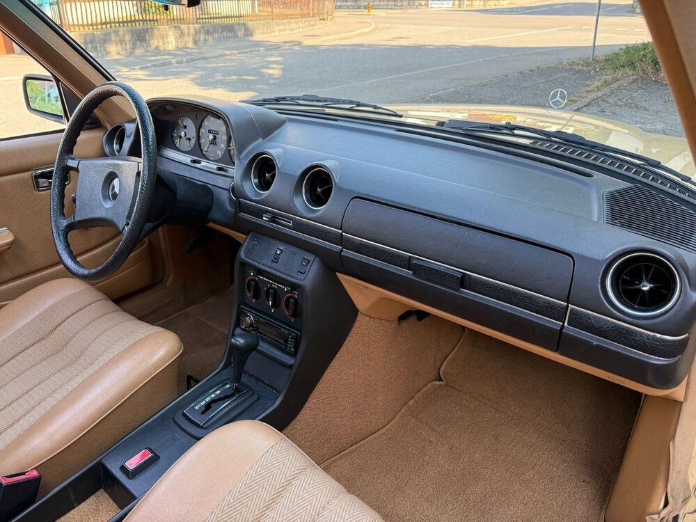 MERCEDES-BENZ 230 E-image-11
